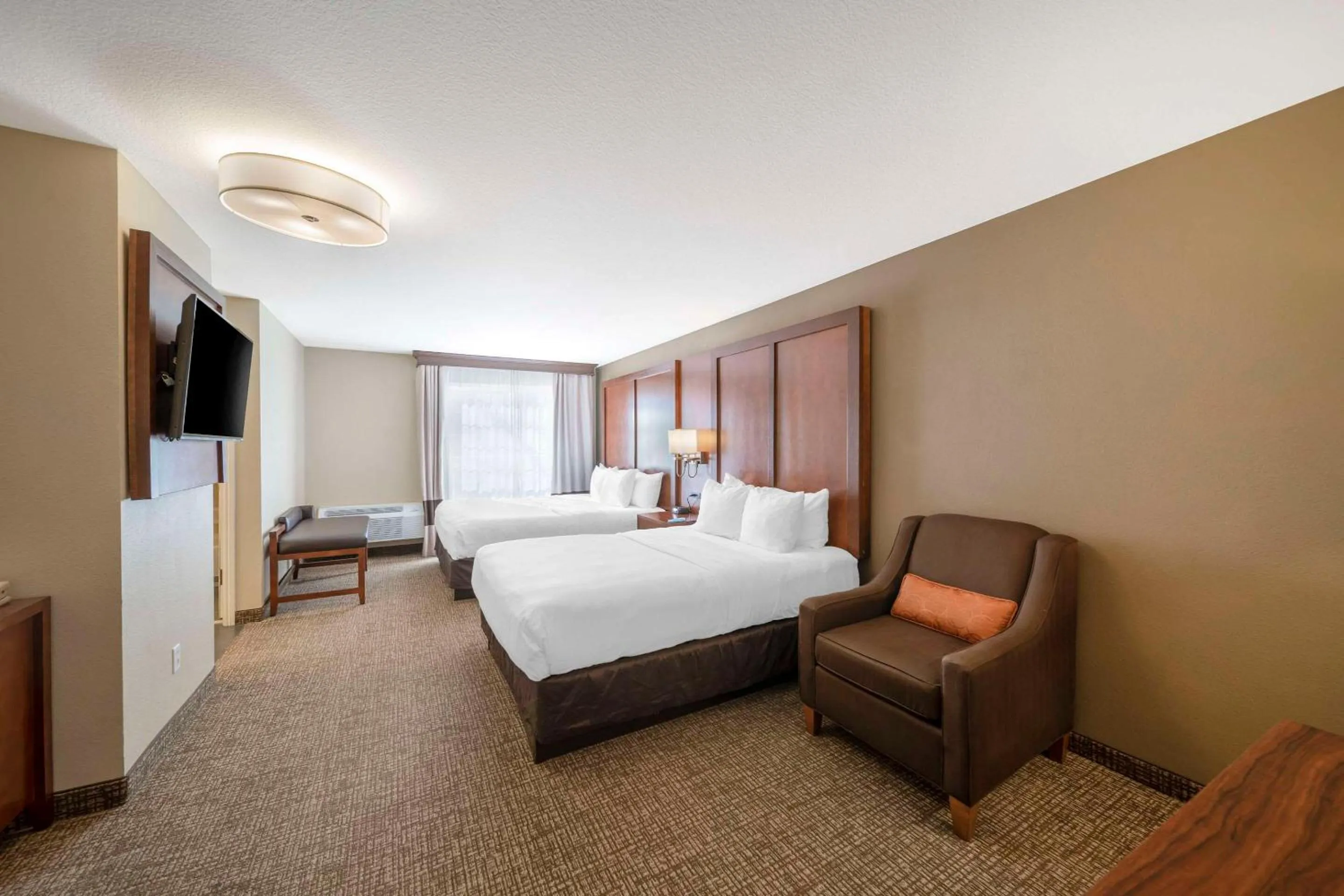 Quadruple Room with One King Room and One Queen Room - Accessible/Non-Smoking in Comfort Suites Red Bluff near I-5