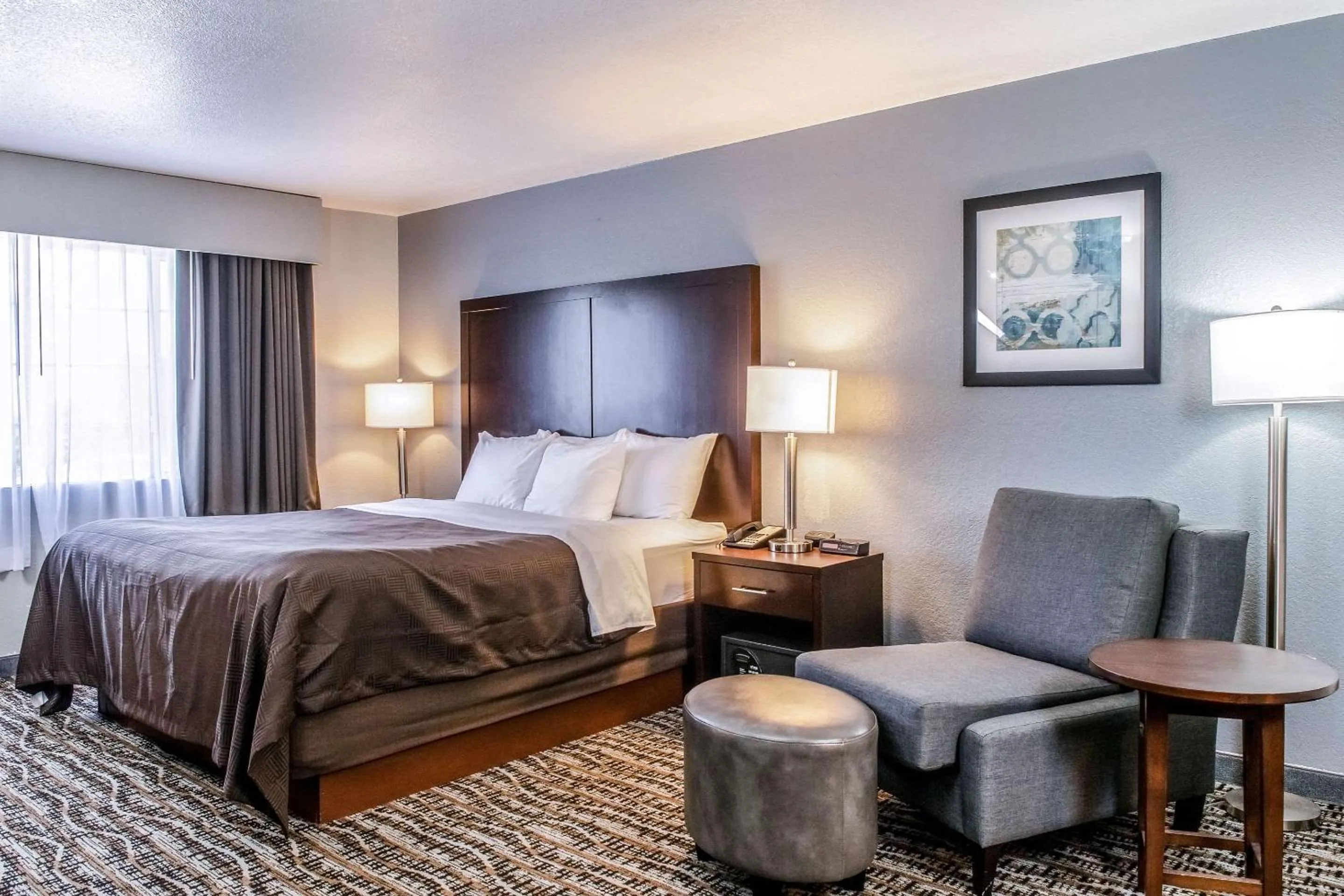 King Suite - Non-Smoking in Clarion Hotel By Humboldt Bay