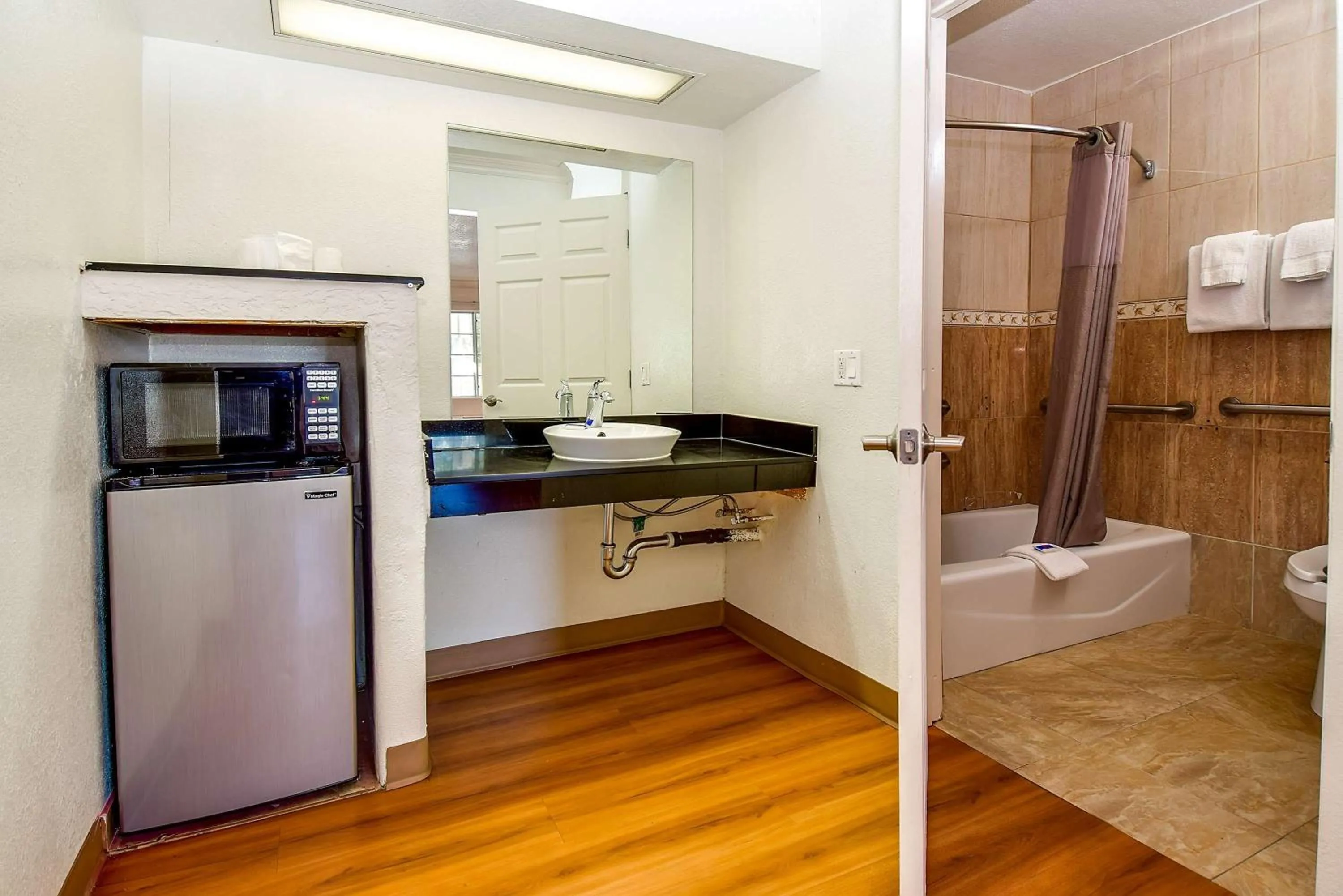 King Room - single occupancy - Smoking  in Motel 6 Garden Grove