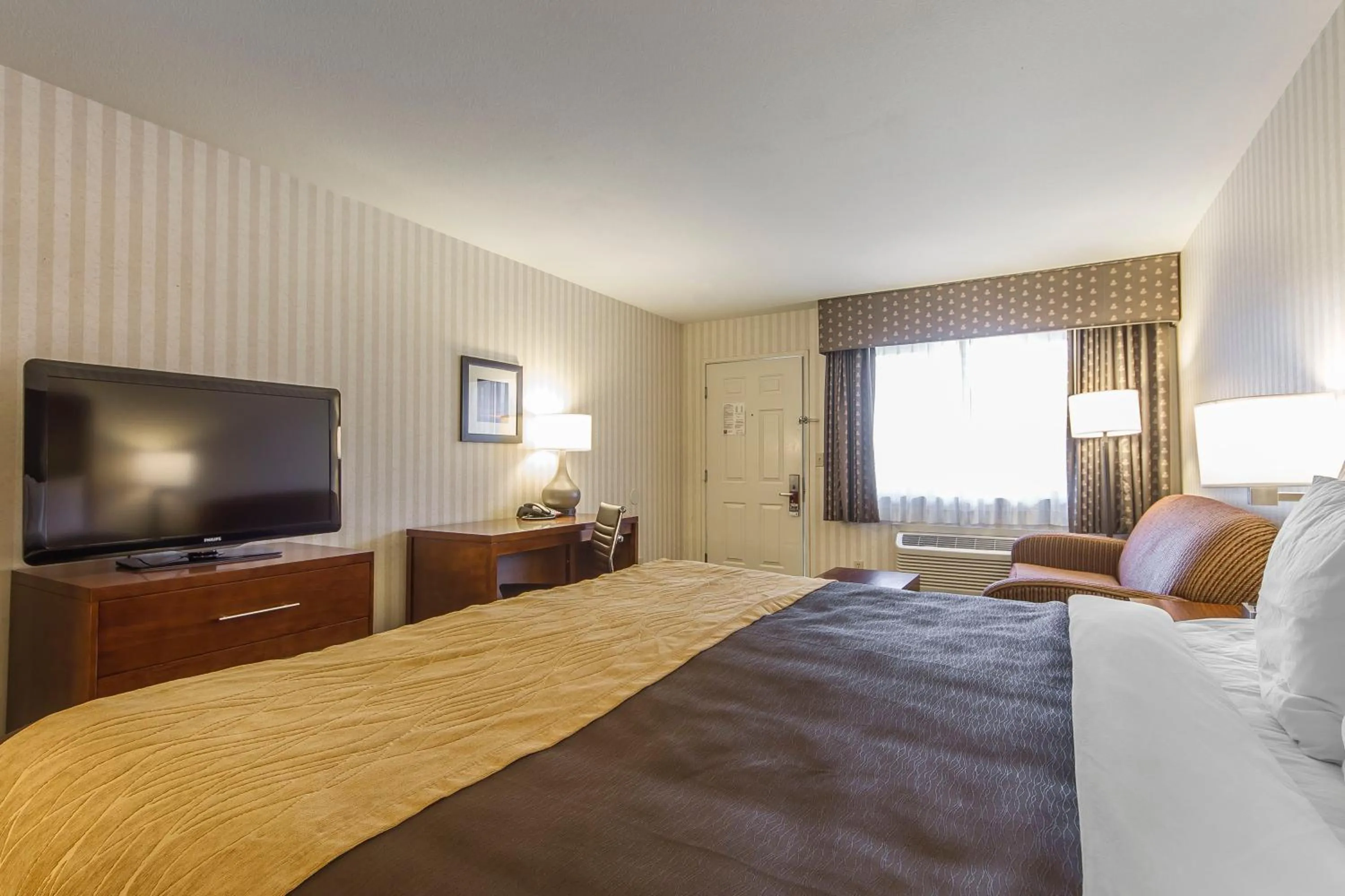 Standard King Room in Quality Inn Half Moon Bay-Miramar Beach