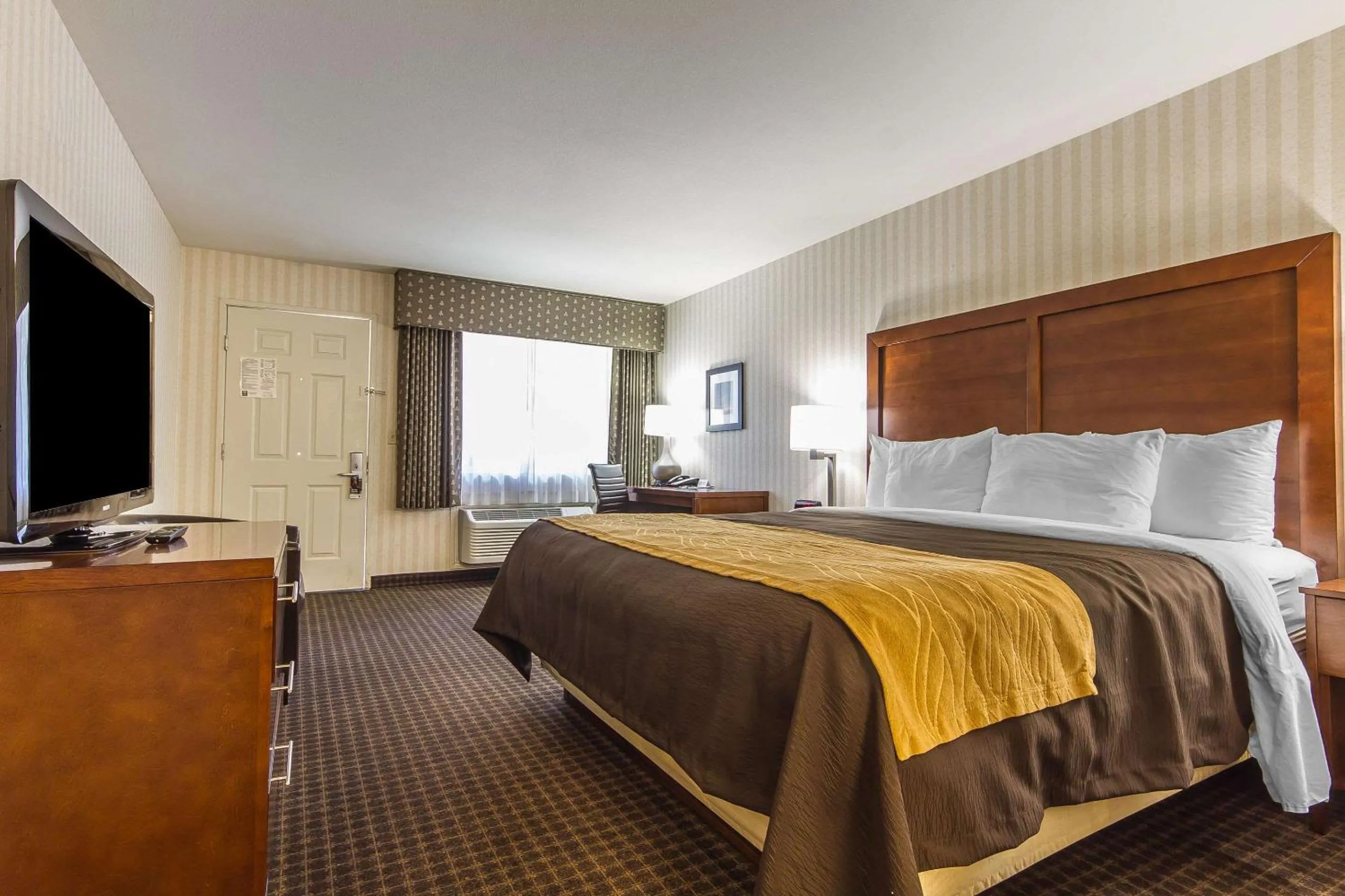 King Room - Accessible/Non-Smoking in Quality Inn Half Moon Bay-Miramar Beach