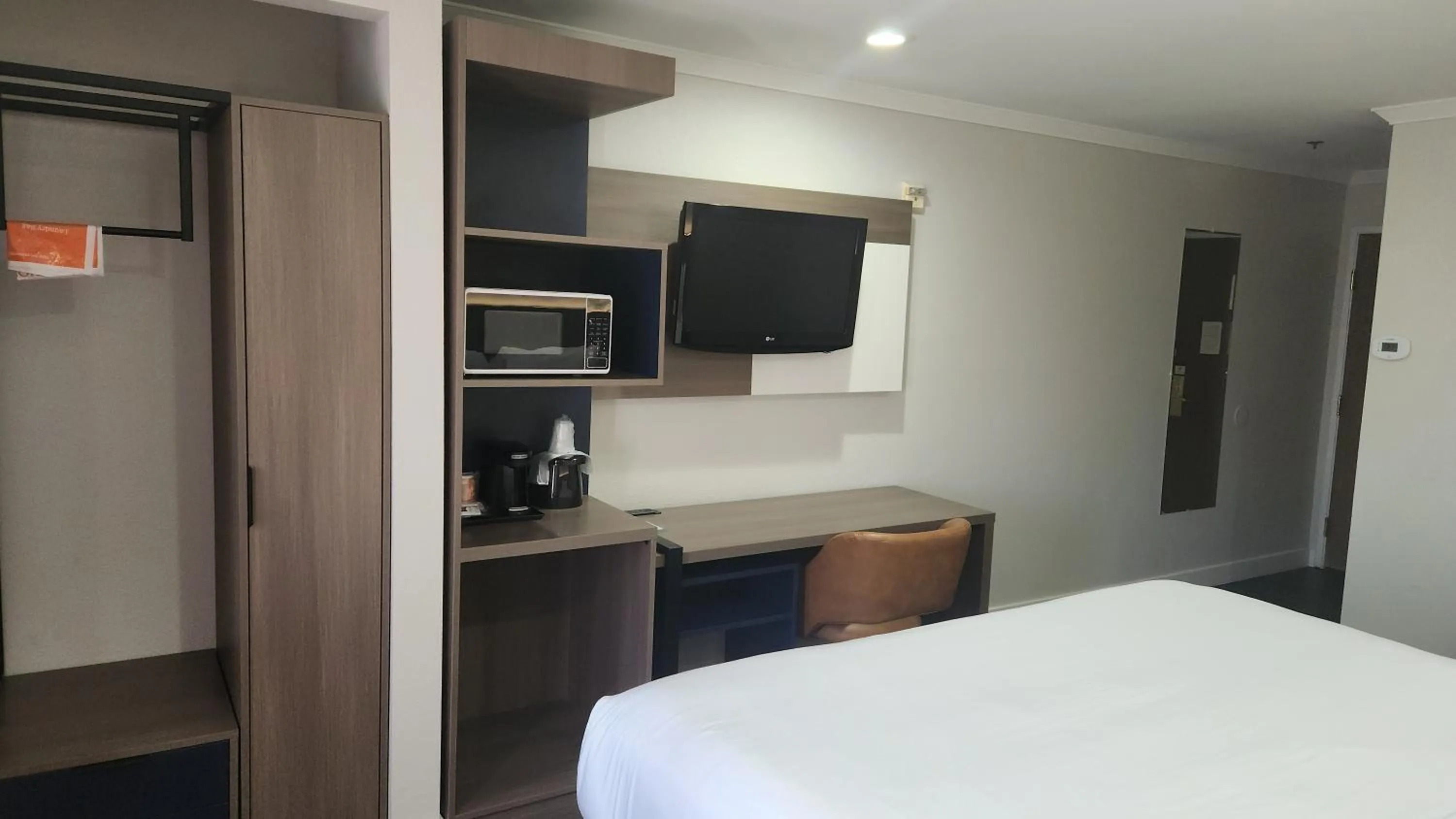 Queen Room - Disability Access/Non Smoking in Quality Inn & Suites Santa Rosa South