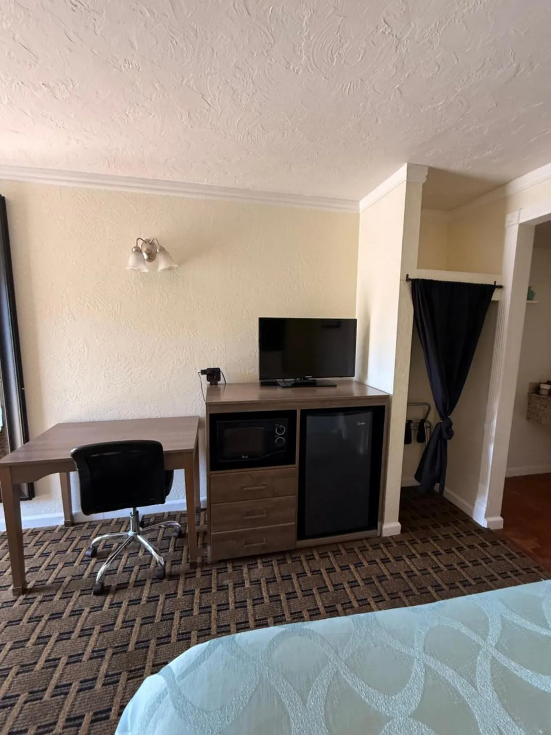 King Room - Non-Smoking in The Inn at Baechtel Creek