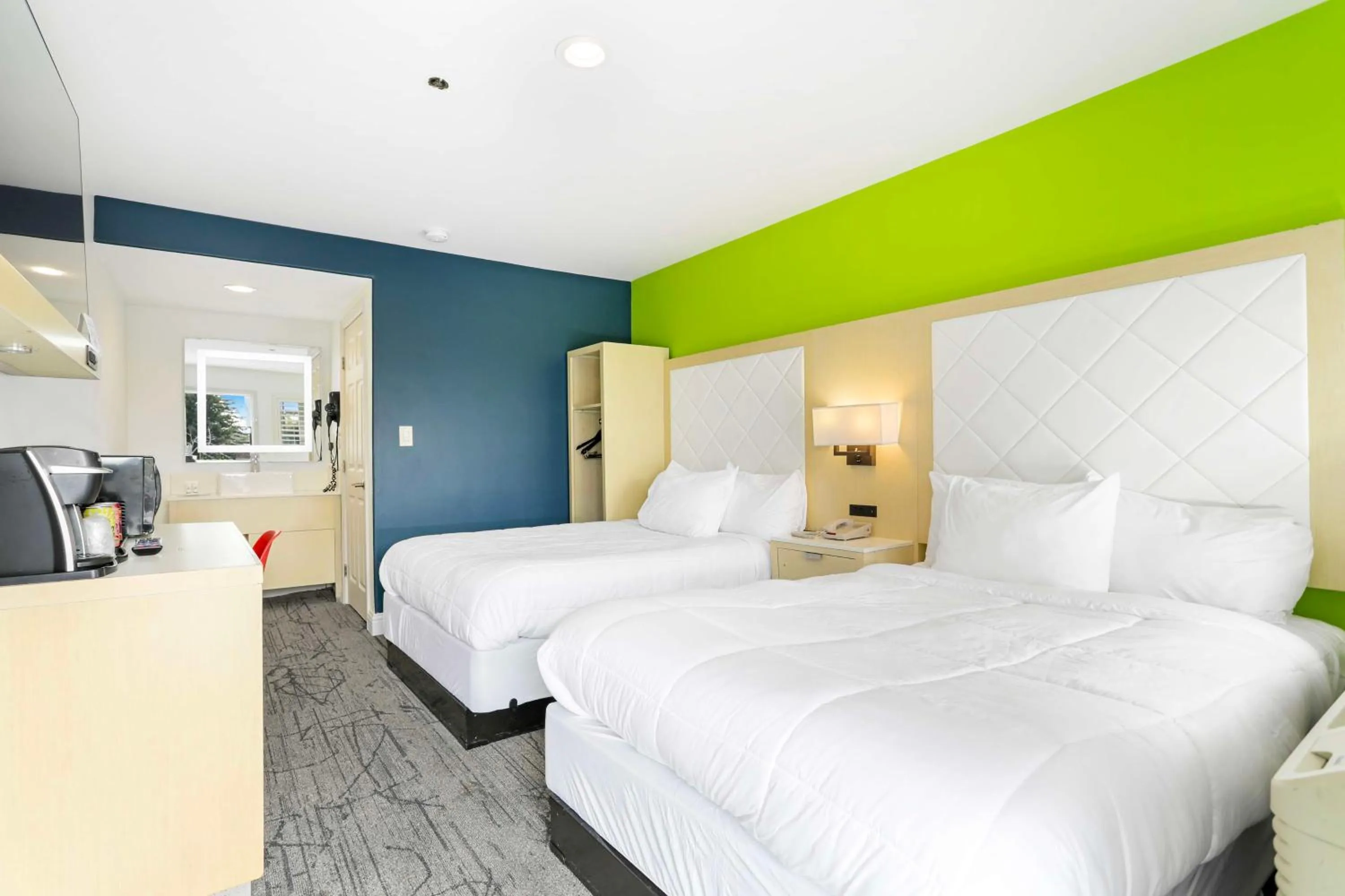 Standard Room with Two Double Beds - Non-Smoking in Inn at University