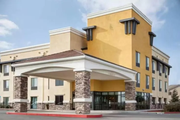 Suite with Two Double Beds and Roll In Shower - Mobility Accessible in University Hotel Davis Area by IHG