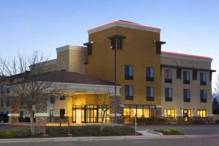 King Suite in University Hotel Davis Area by IHG