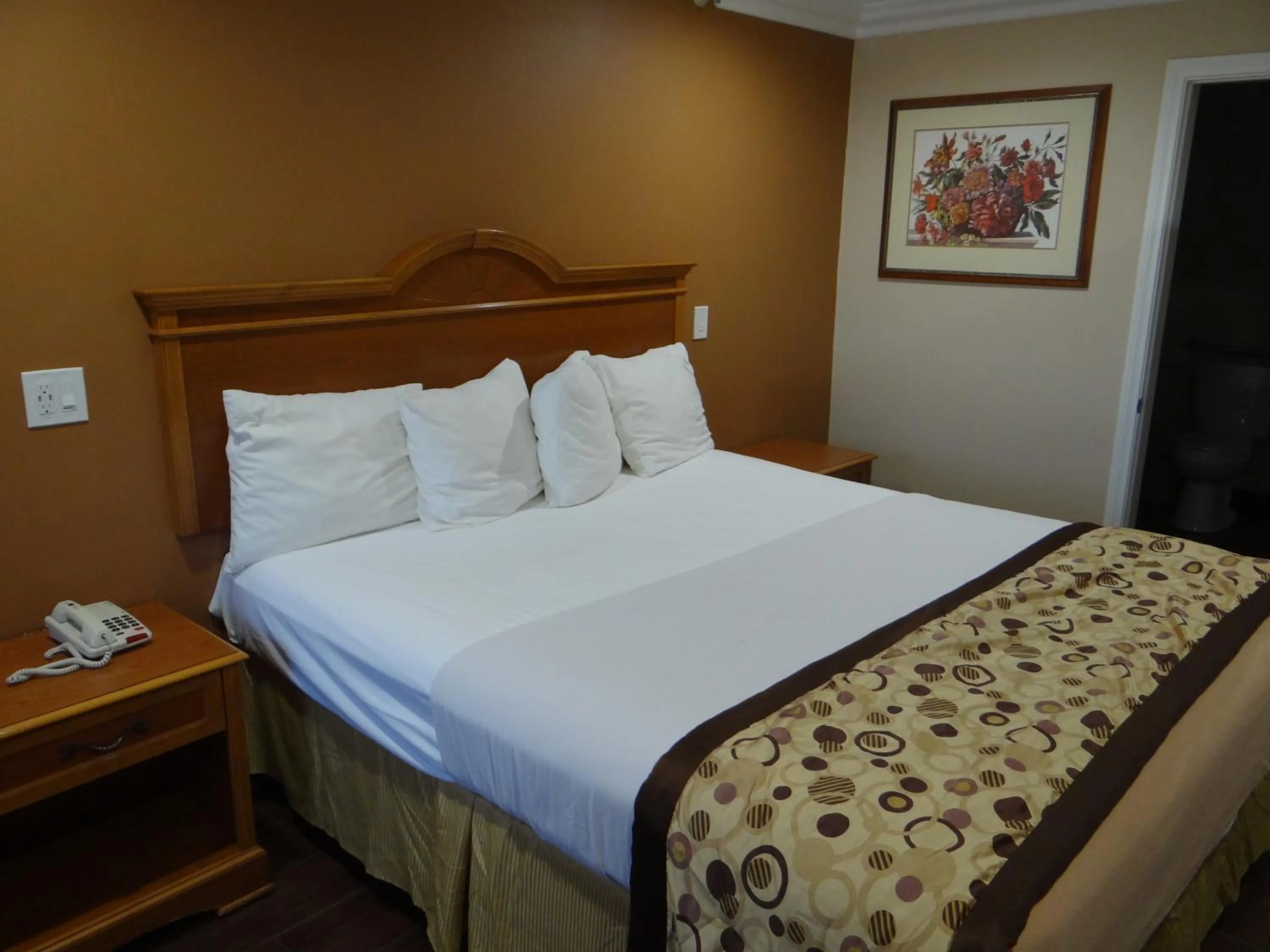 King Room - Accessible/Non-Smoking in Rodeway Inn Cypress - Buena Park