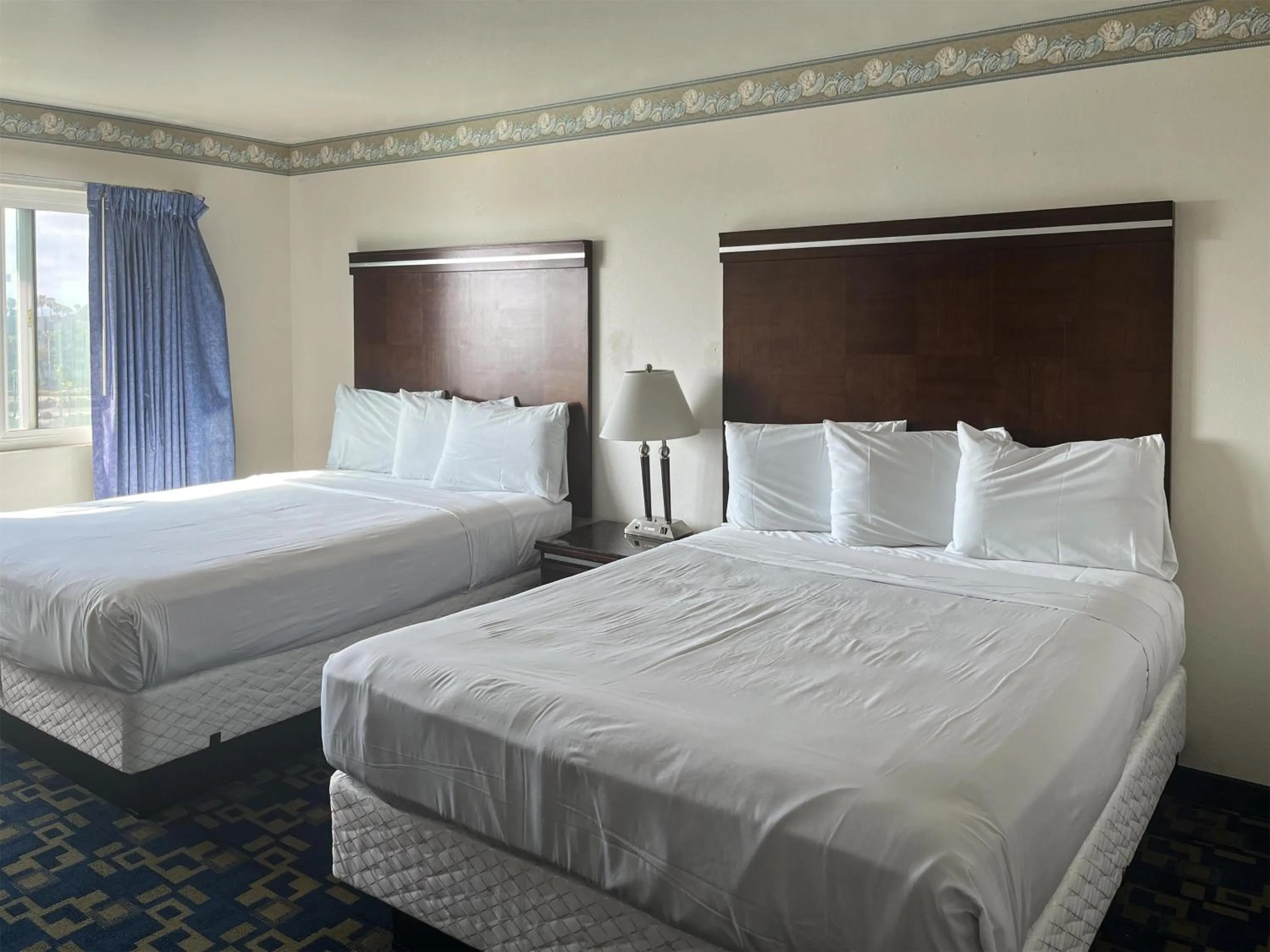 Queen Studio - Non-Smoking in Oceanside, CA – Marina / Camp Pendleton