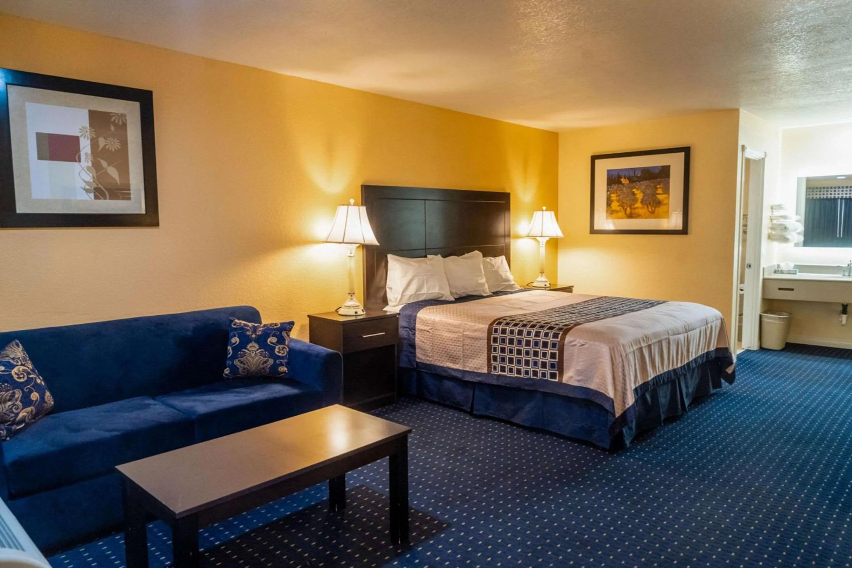 Standard Room, 1 King Bed, Non-Smoking in Rodeway Inn & Suites Colton-Riverside