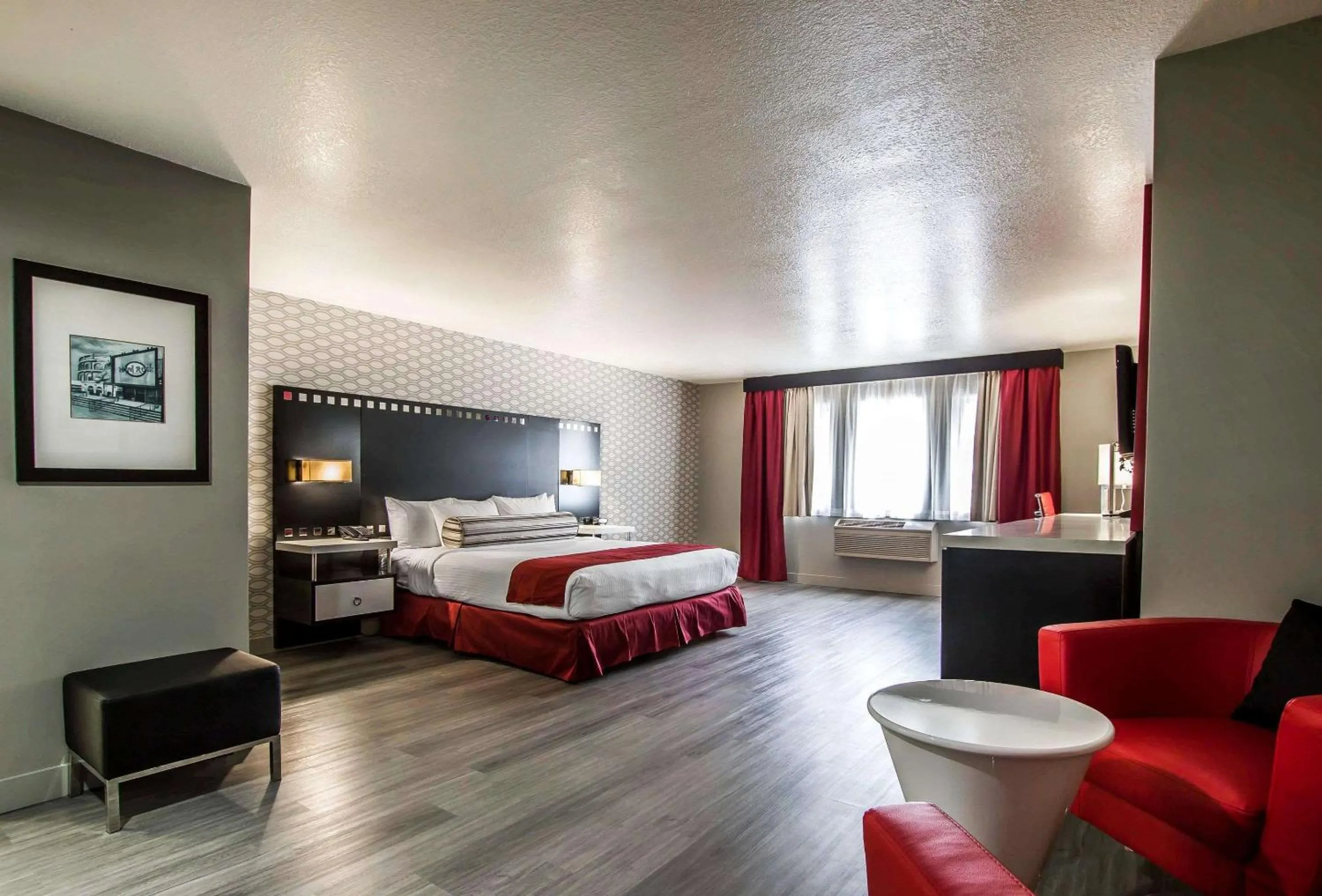 Standard Room, 1 King Bed, Non Smoking in Tilt Hotel Universal-Hollywood, an Ascend Collection Hotel