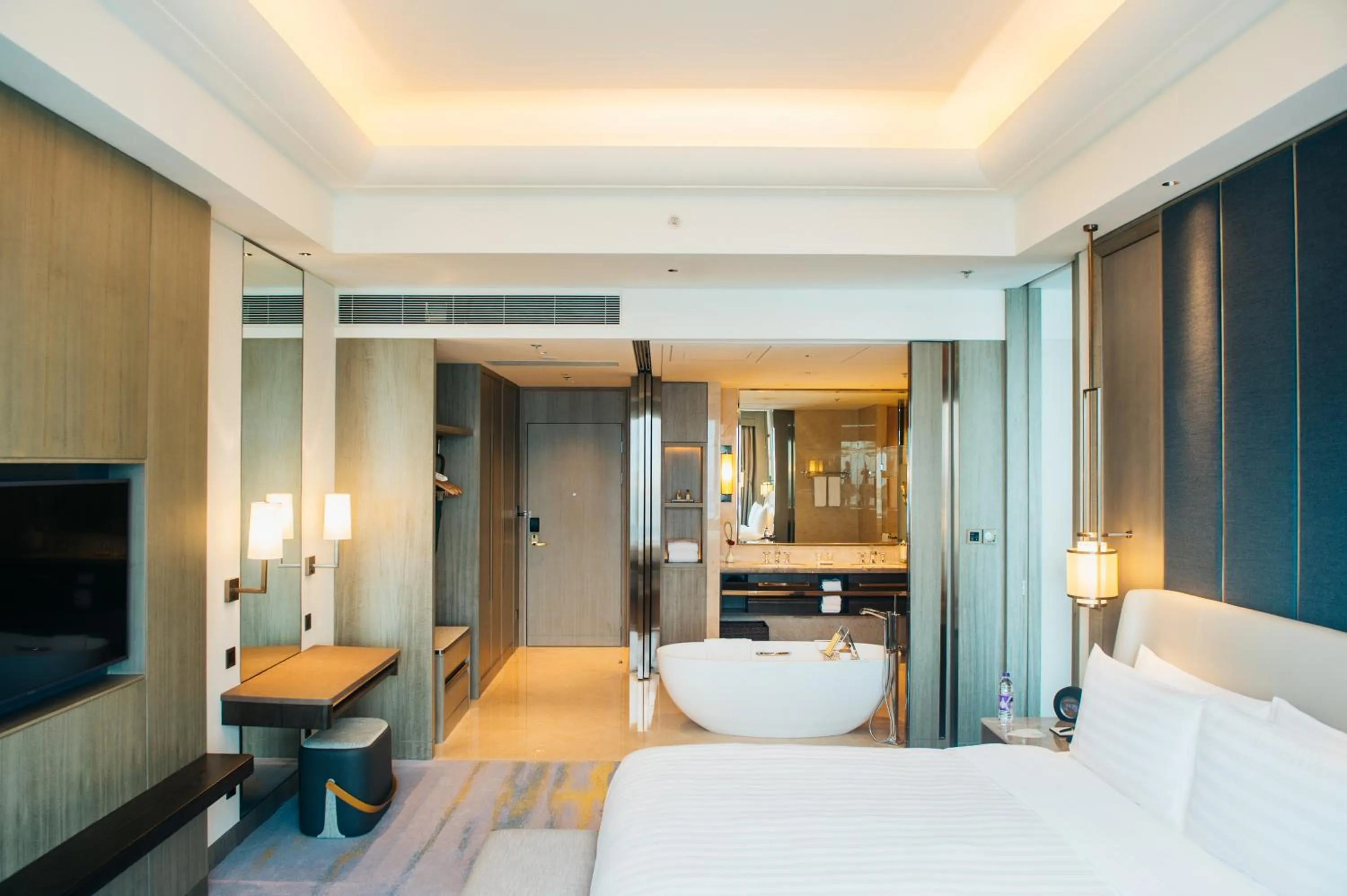 Horizon Deluxe King Room in Shangri-La Yuanqu, Suzhou