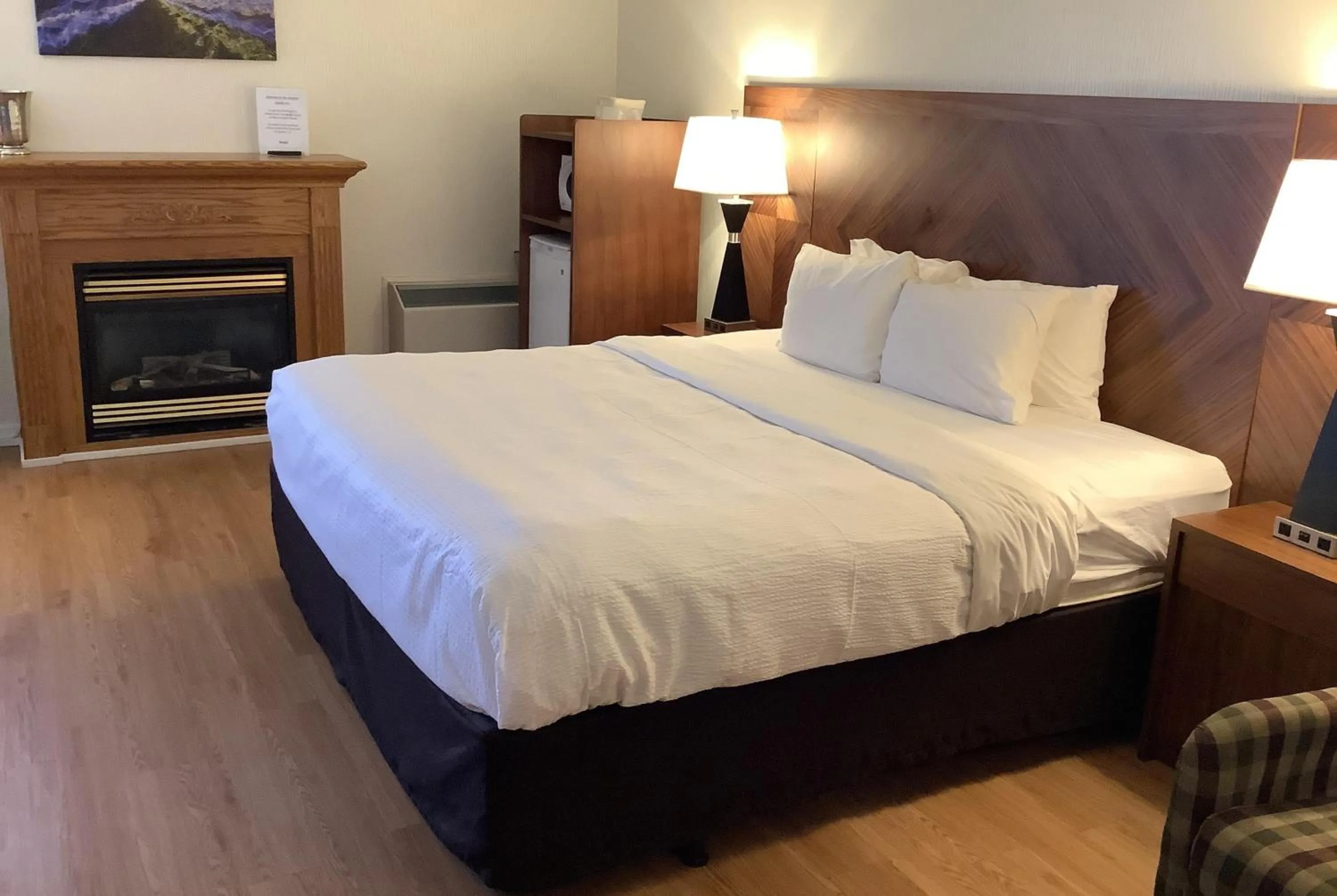 King Studio Suite with River View - Second Floor/Non-Smoking in Ramada by Wyndham Arnprior