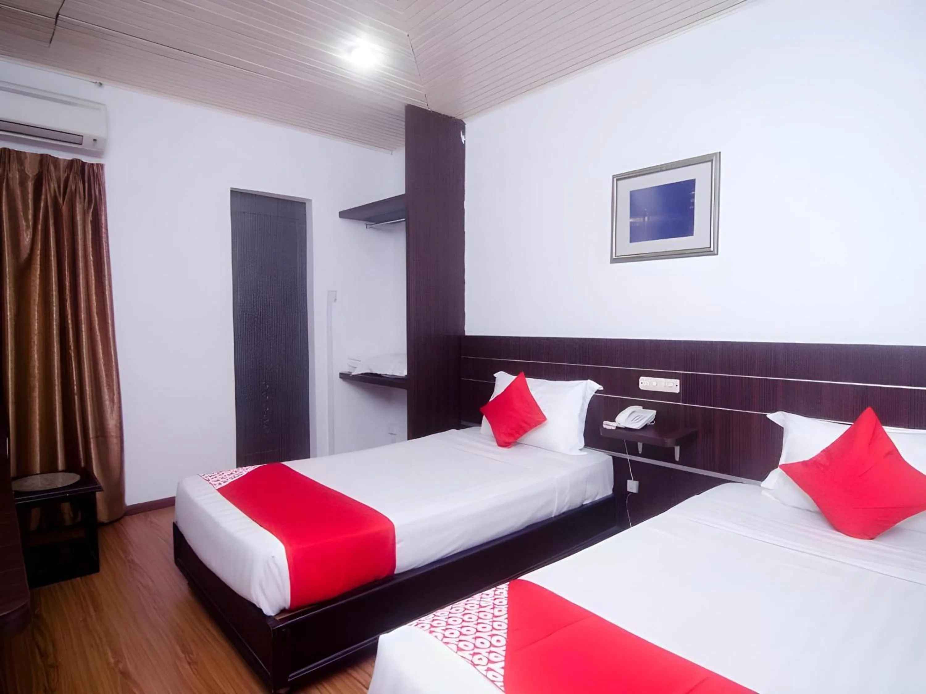 Standard Twin Room in Hotel O Mayfair Hotel