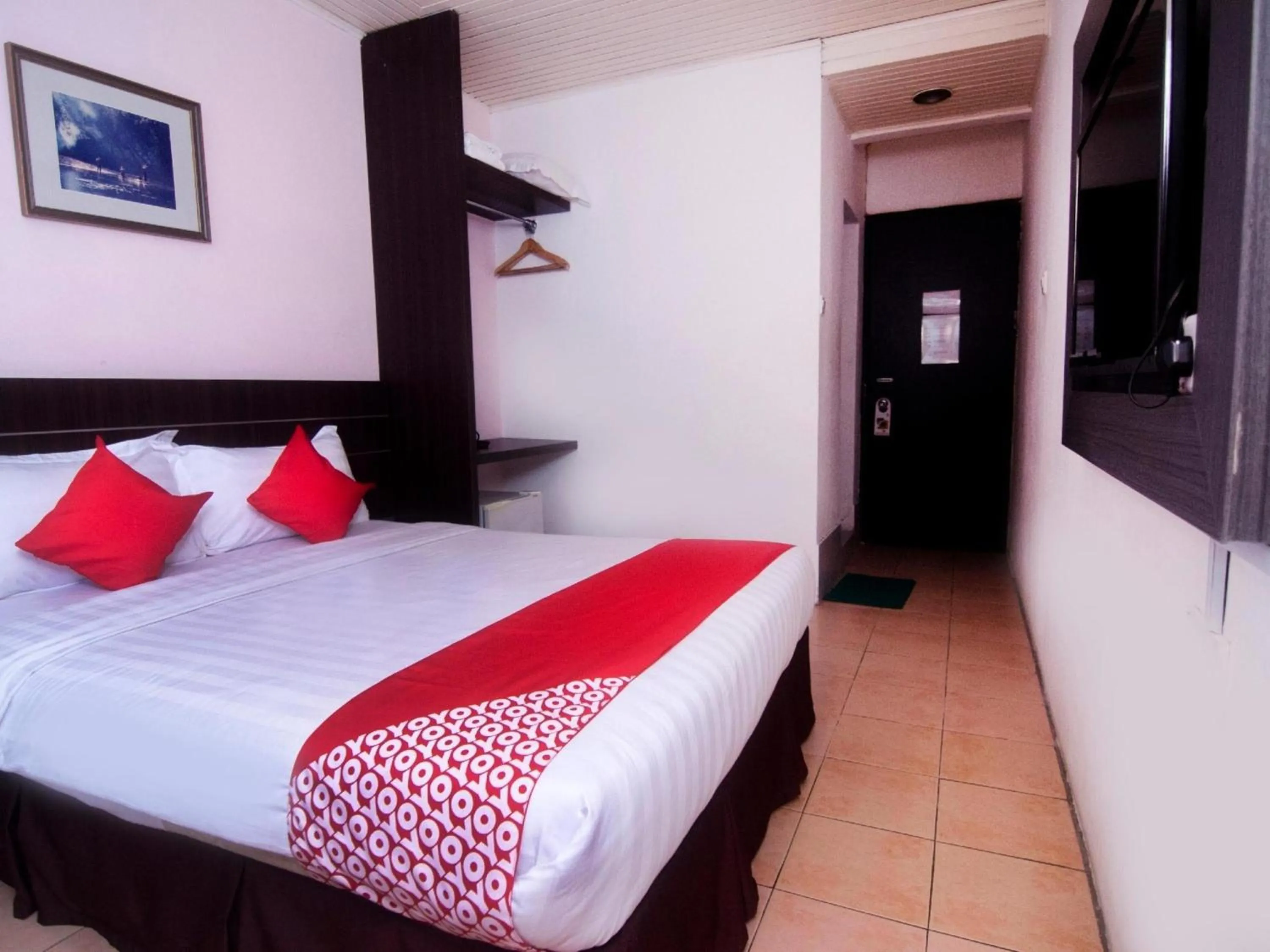 Deluxe Double Room in Hotel O Mayfair Hotel