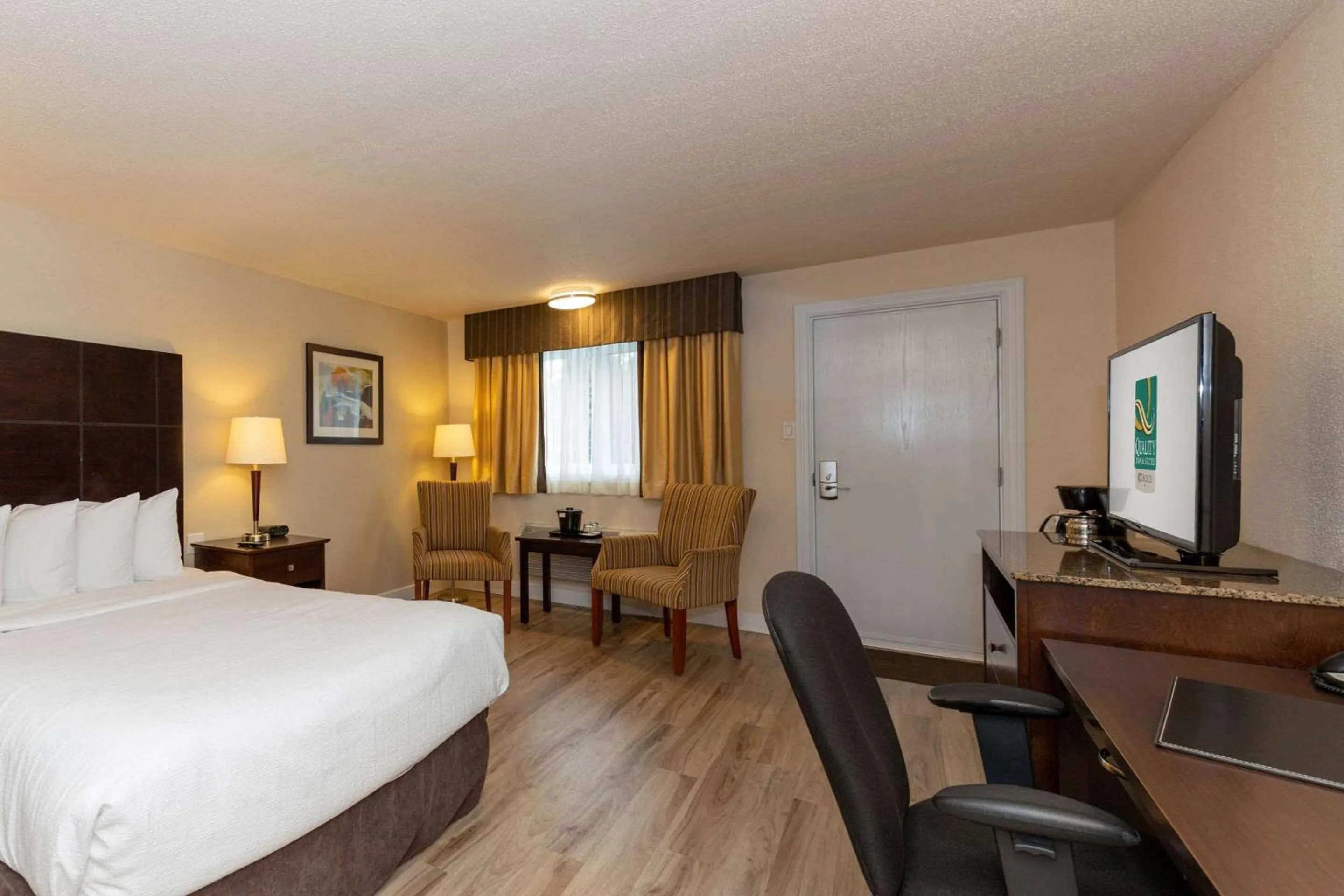 Standard Queen Room - Ground Floor/Non-Smoking in Quality Inn & Suites