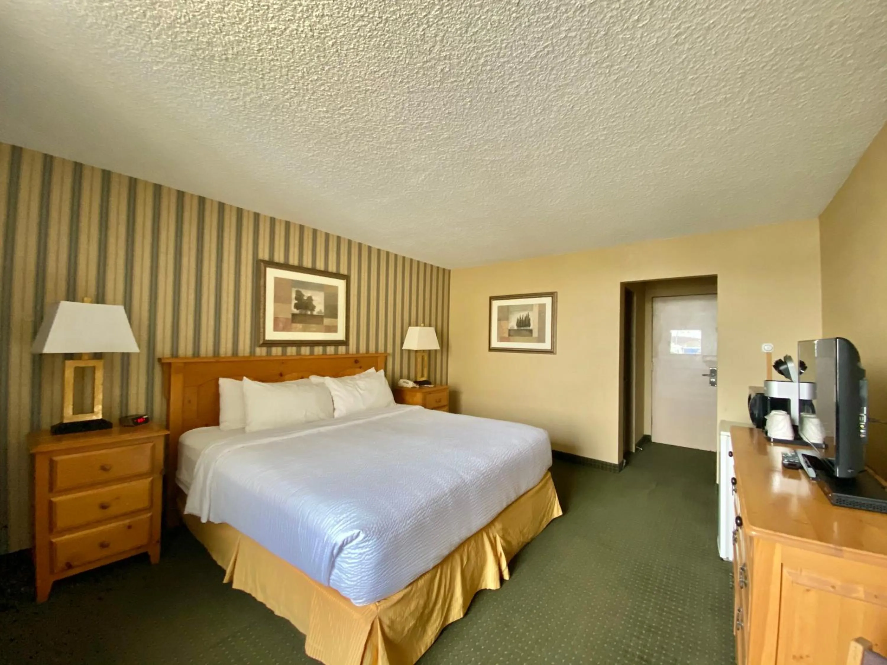 King Room with Balcony - Non-Smoking in Ramada by Wyndham Whitecourt