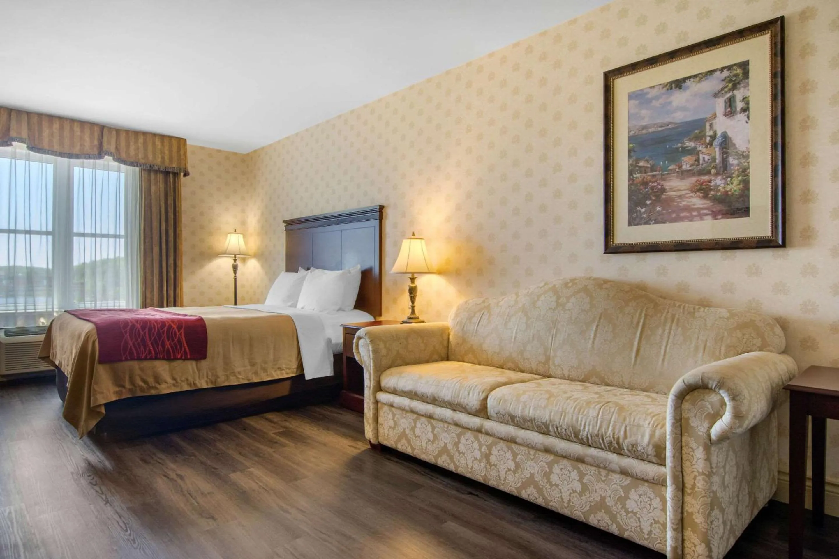 Queen Room - Disability Access/Non-Smoking in Comfort Inn & Suites