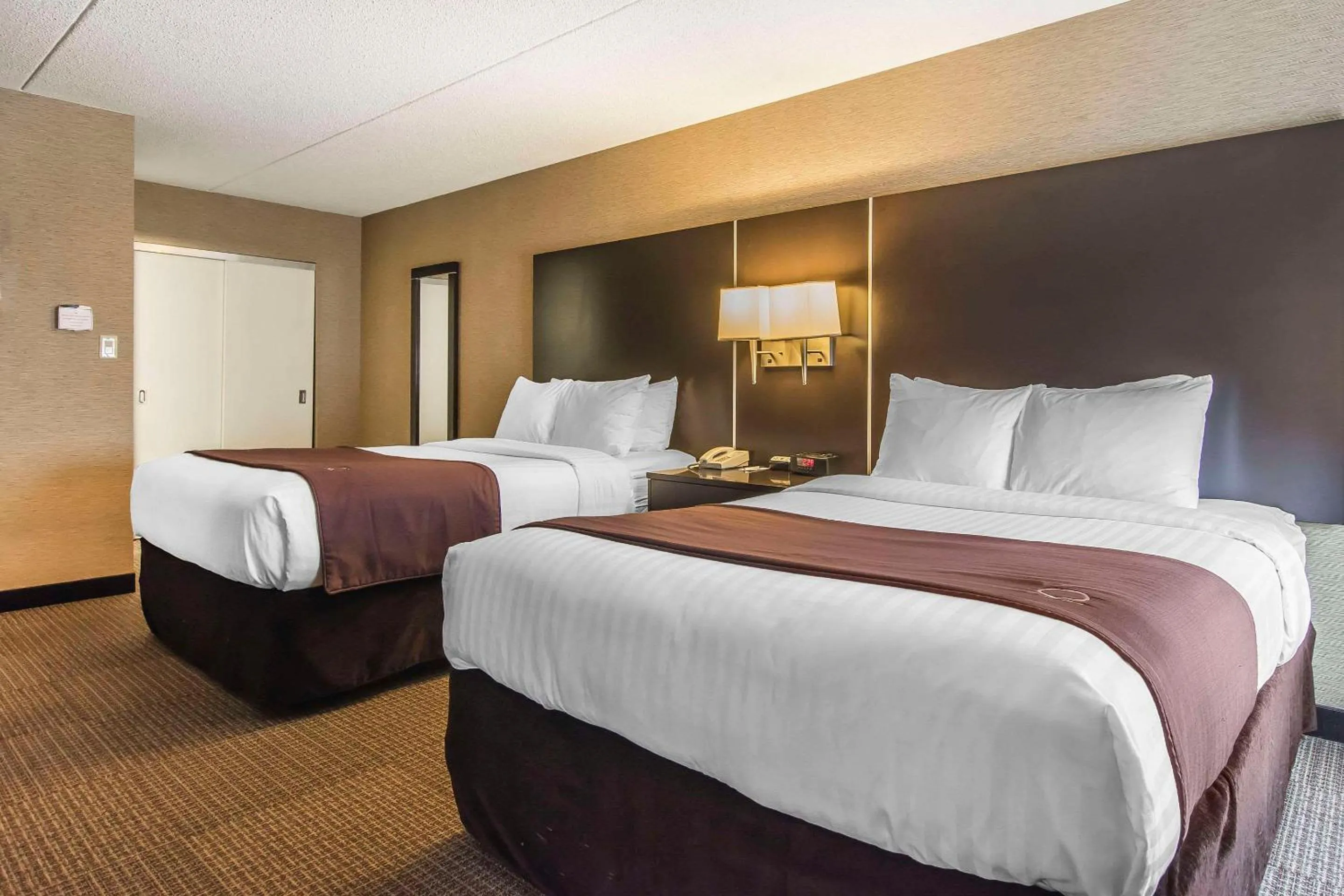 Queen Suite with Two Queen Beds - Non-Smoking in Quattro Hotel & Conf Centre, an Ascend Collection Hotel