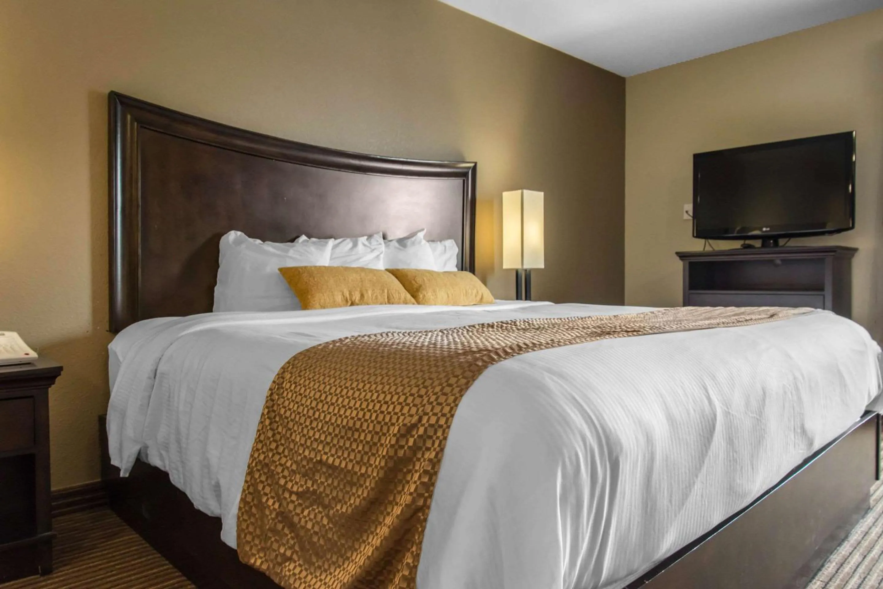 King Suite in MainStay Suites Winnipeg