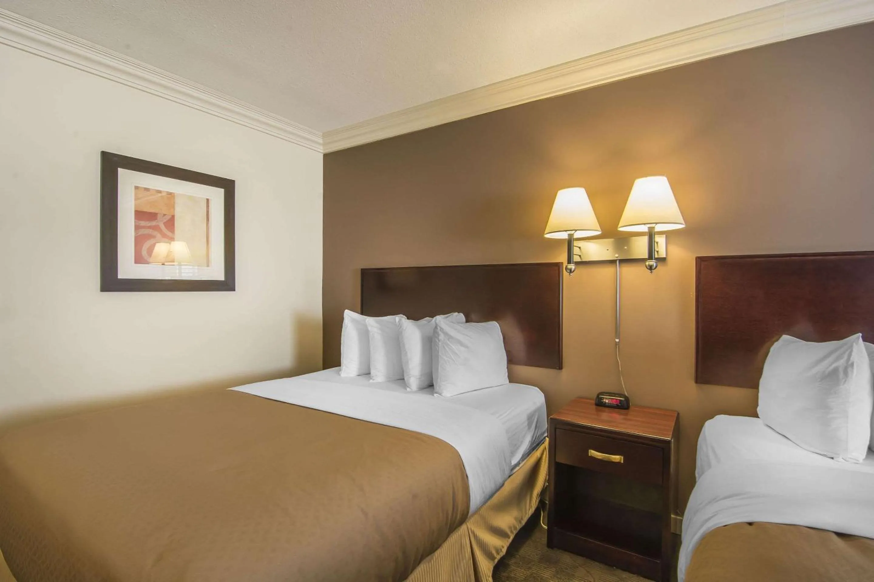 Queen Room with Two Queen Beds - Non-Smoking in Quality Inn & Suites High Level