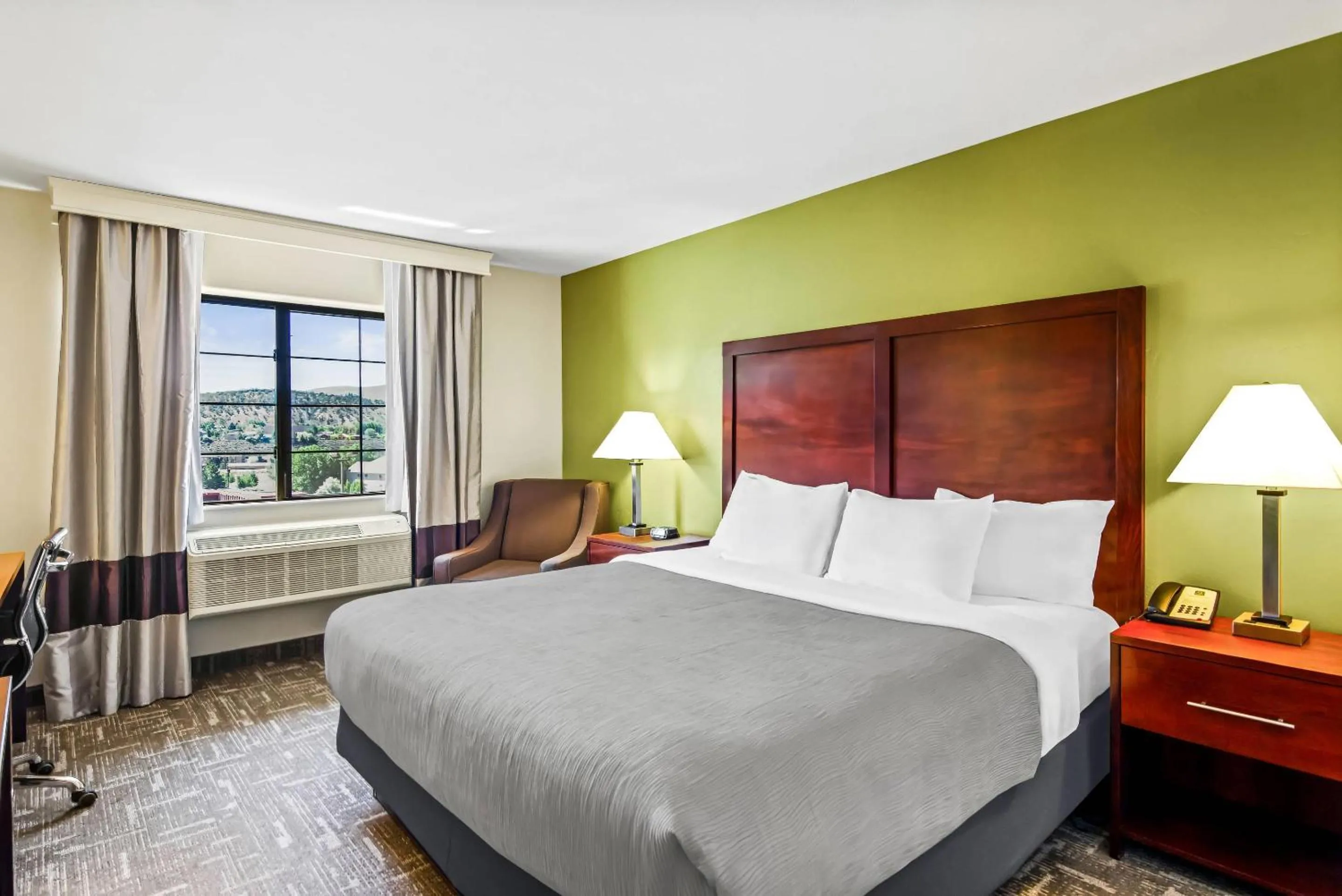 King Room - Non-Smoking in Quality Inn & Suites Vail Valley