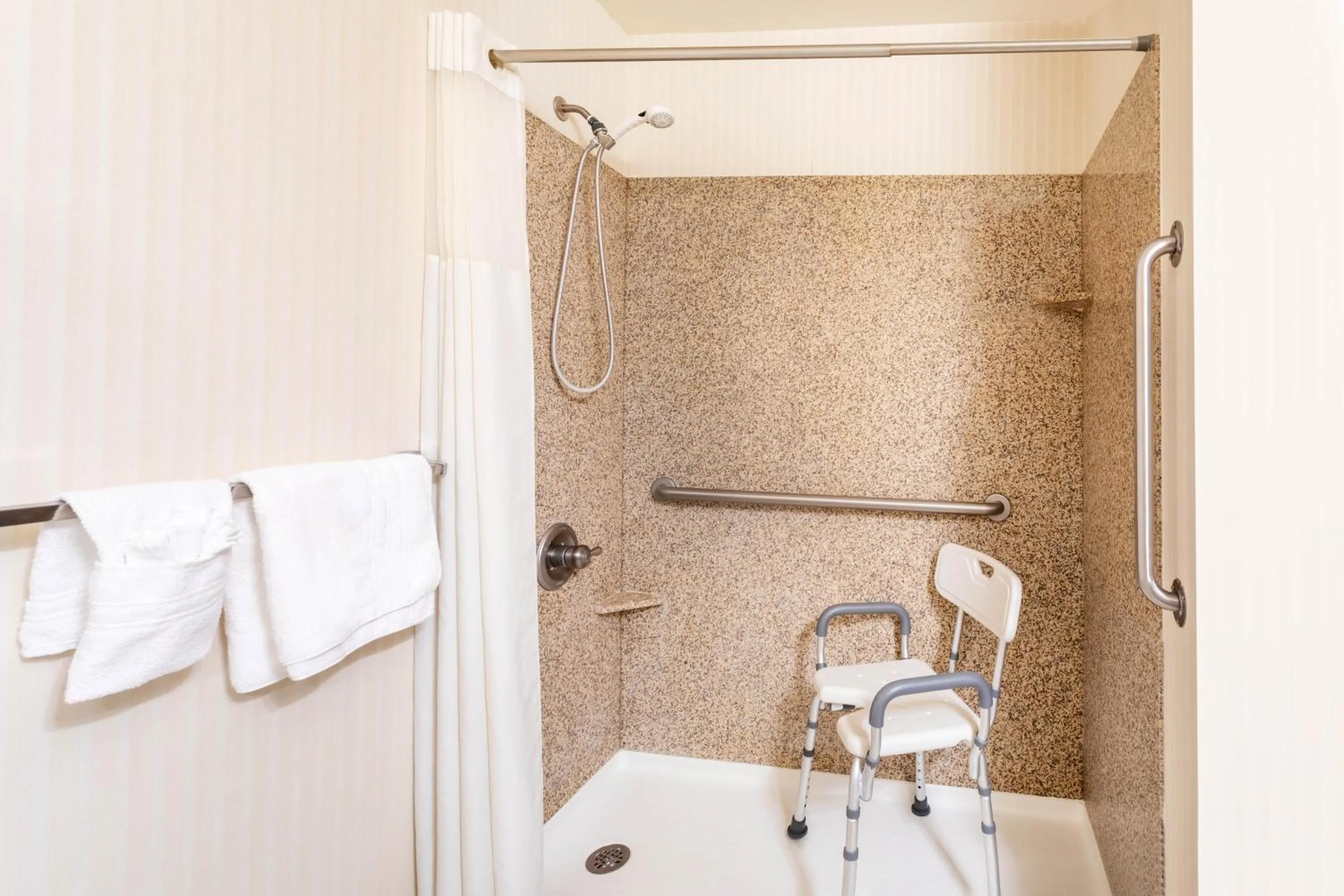 King Room - Mobility Access/Non-Smoking in Baymont by Wyndham Fort Morgan