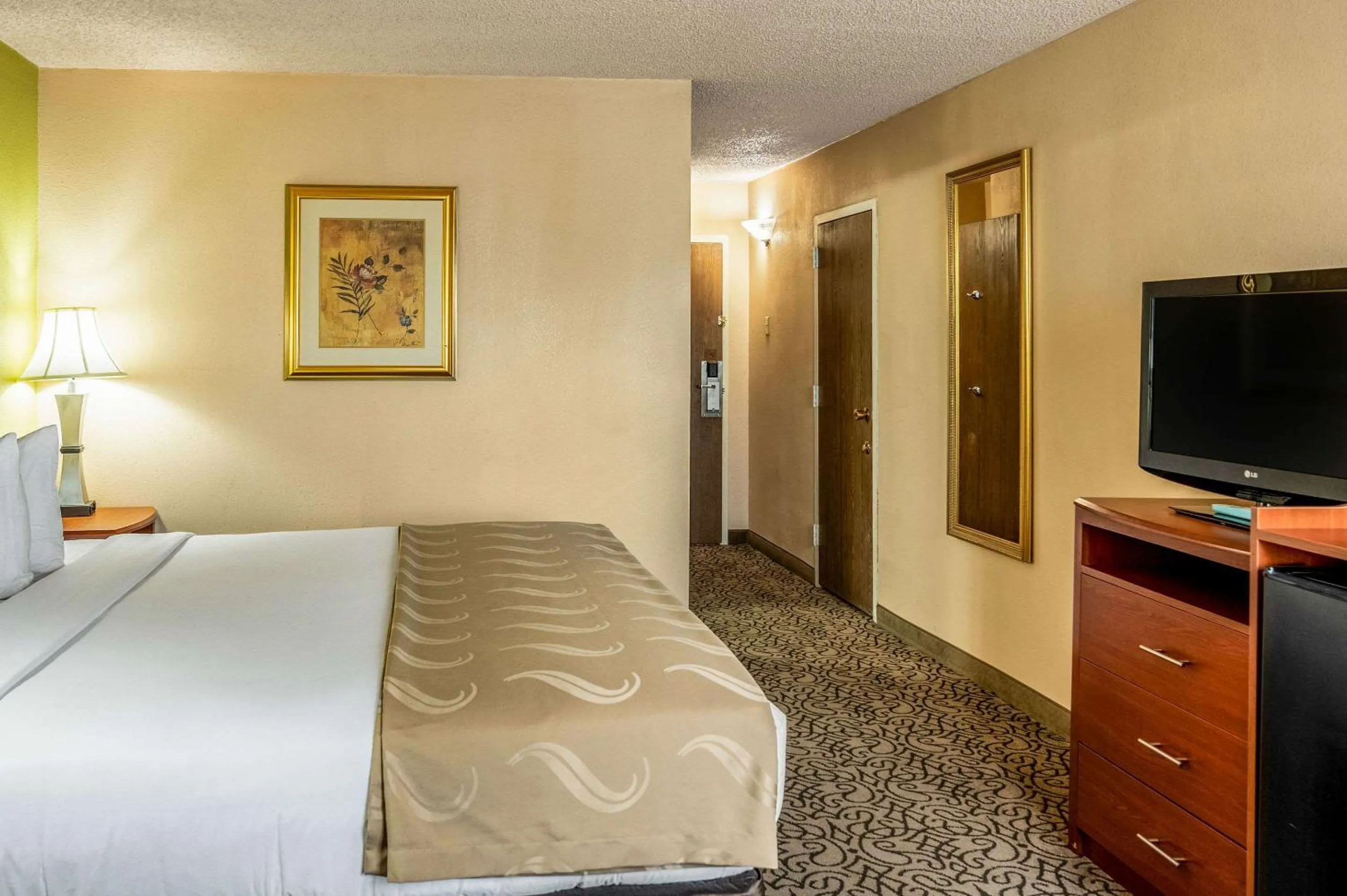 Superior King Room - Non-Smoking in Quality Inn Trinidad