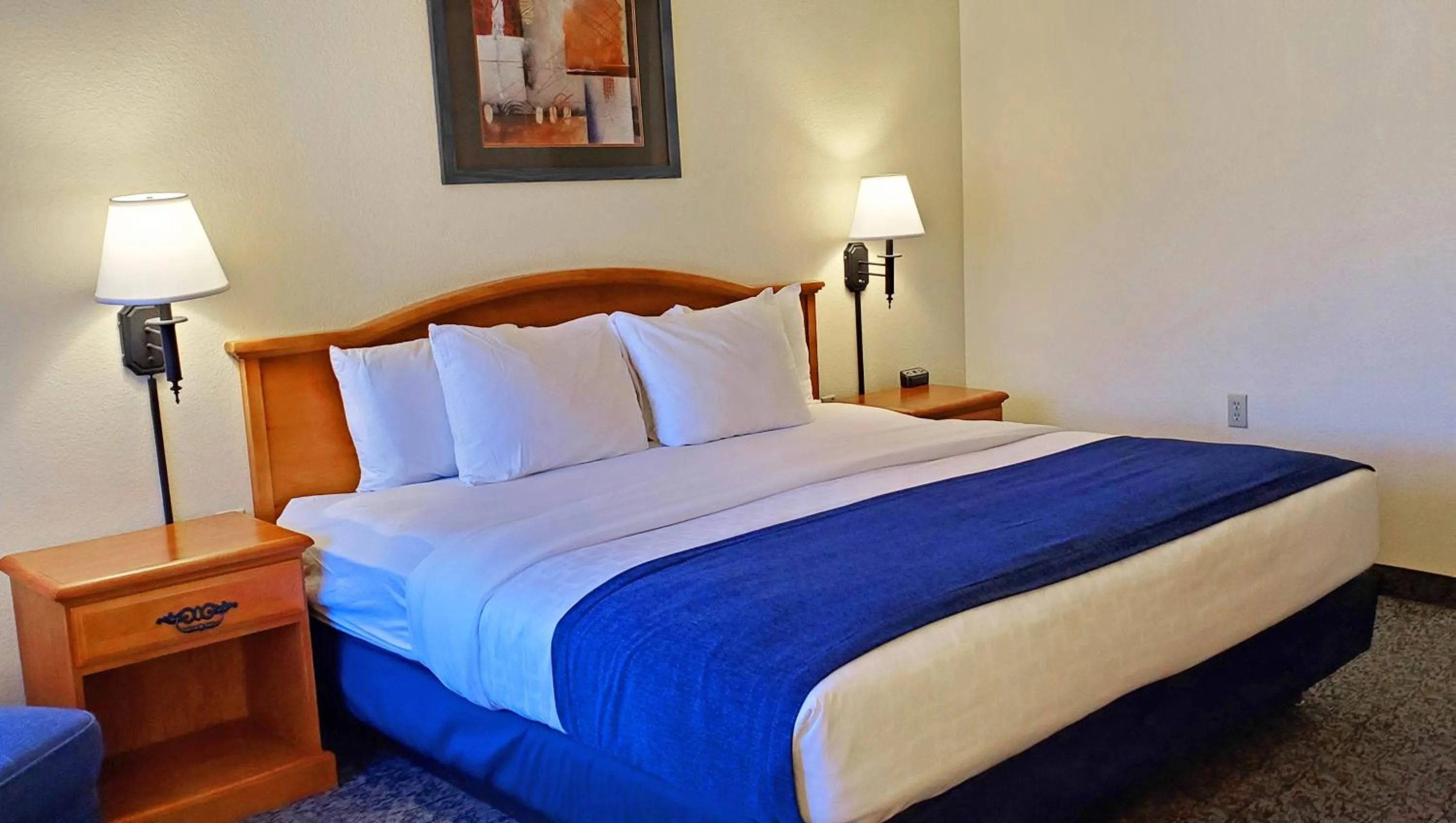 King Suite - Non-Smoking in Magnuson Grand Pikes Peak