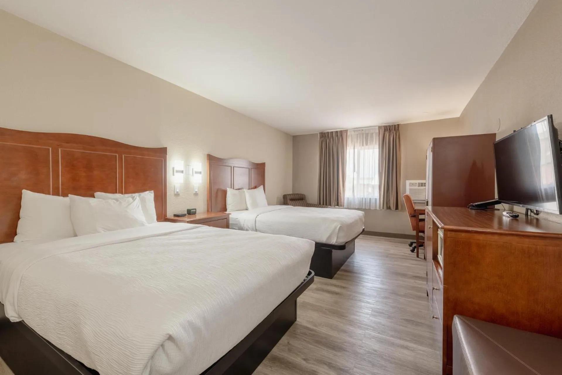 Double Room with Two Double Beds - Non-Smoking in Suburban Studios near Mesa Verde