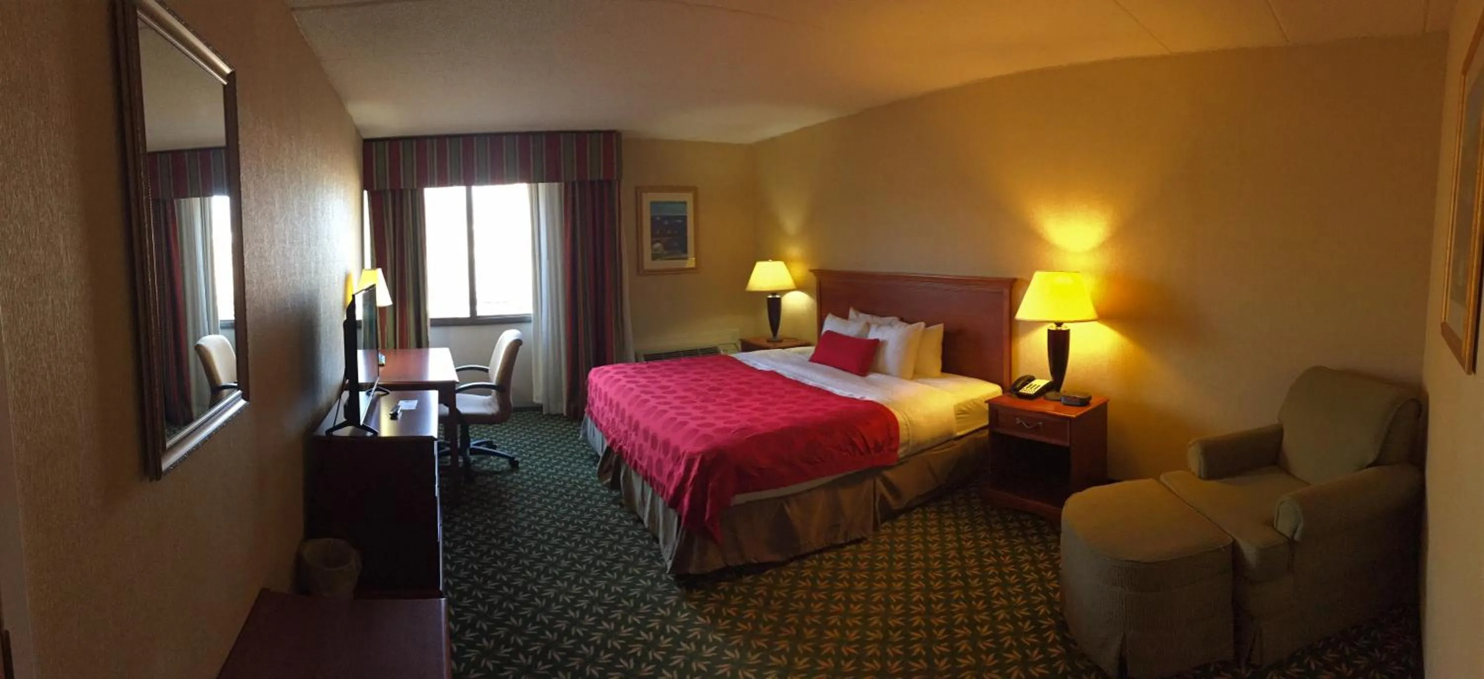 King Room - Disability Access/Non-Smoking in Mystic River Hotel & Suites