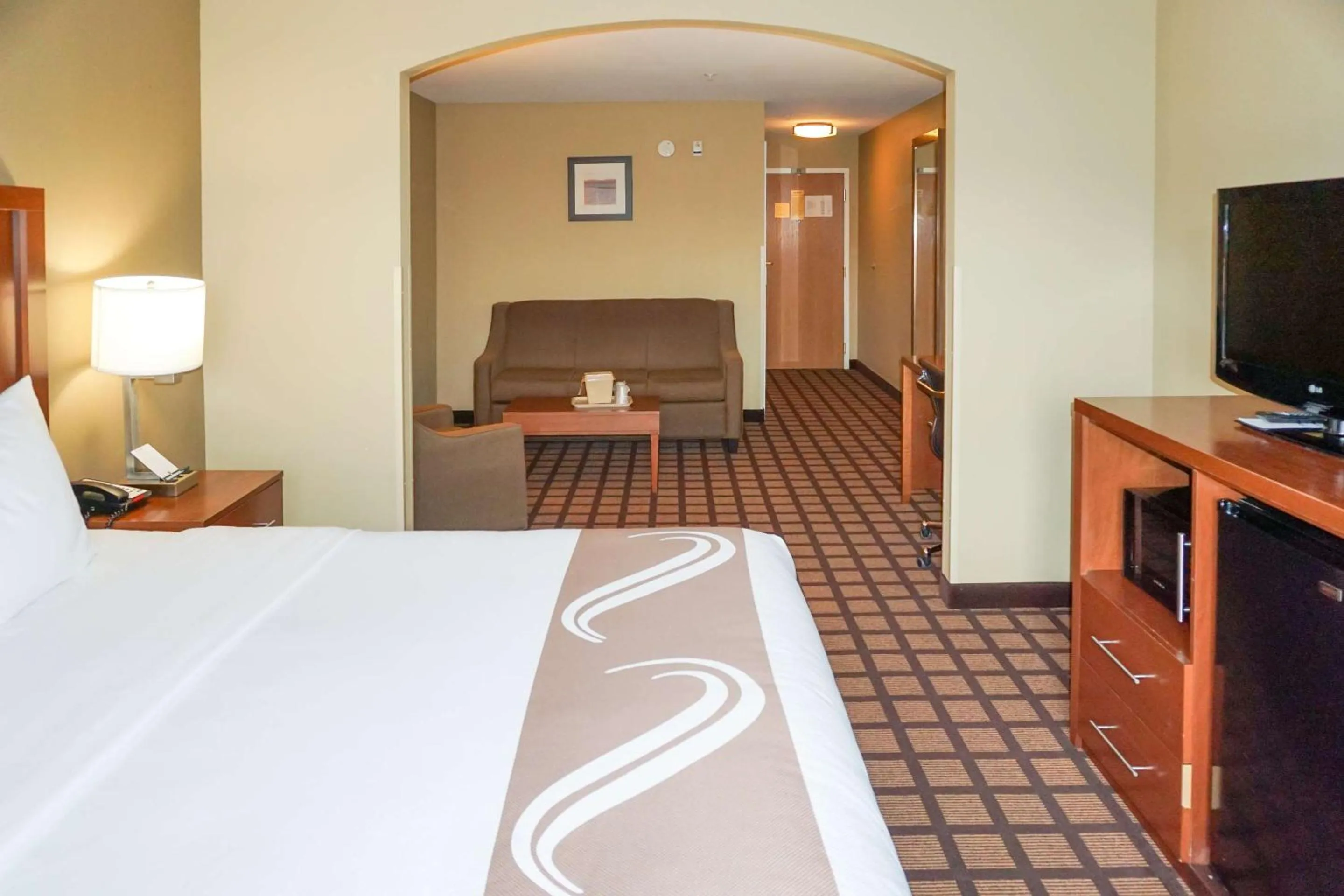 King Suite - Non-Smoking in Quality Inn & Suites Georgetown - Seaford