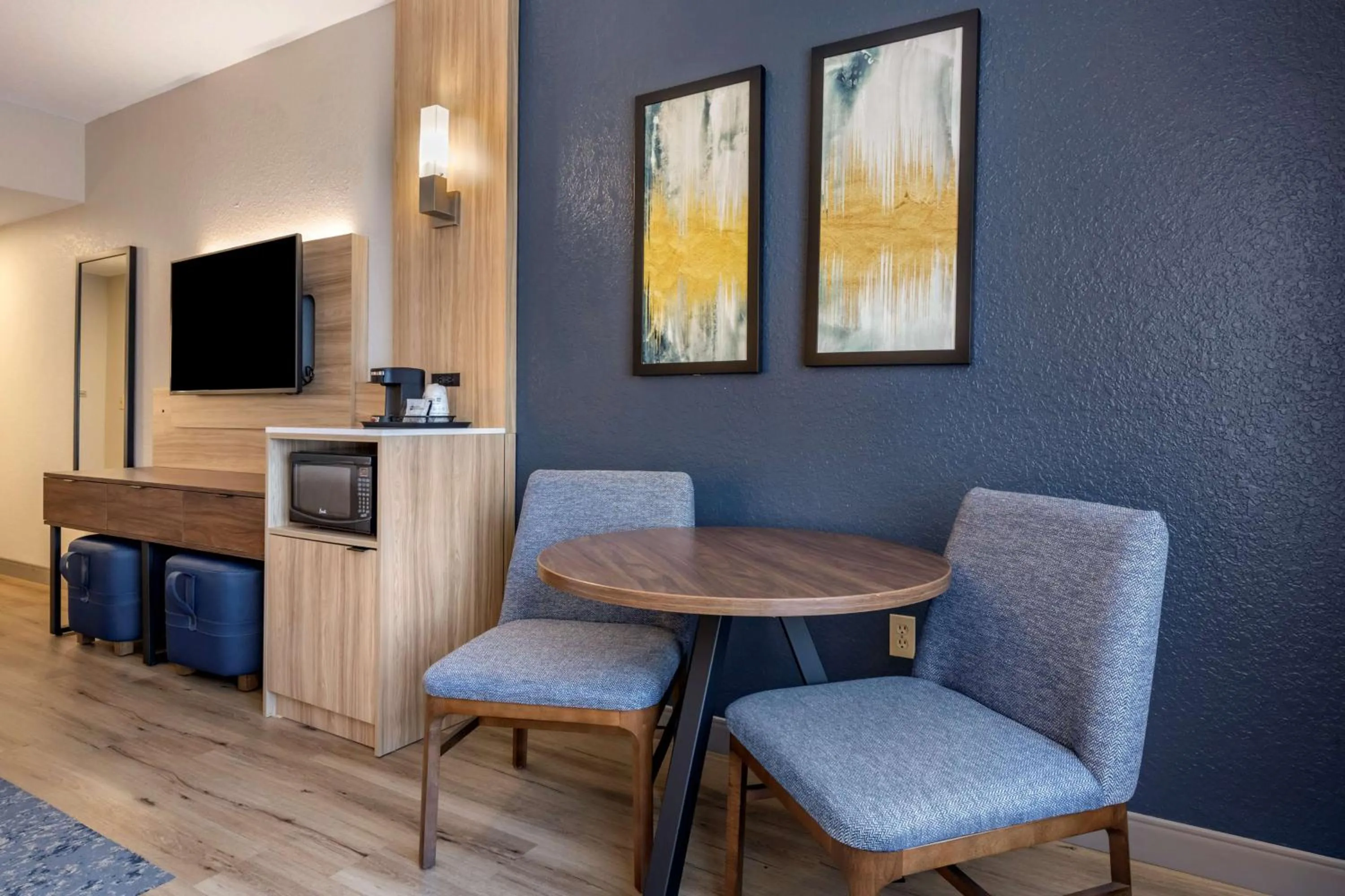 King Room with Sofa Bed in Best Western Plus Orlando East - UCF Area