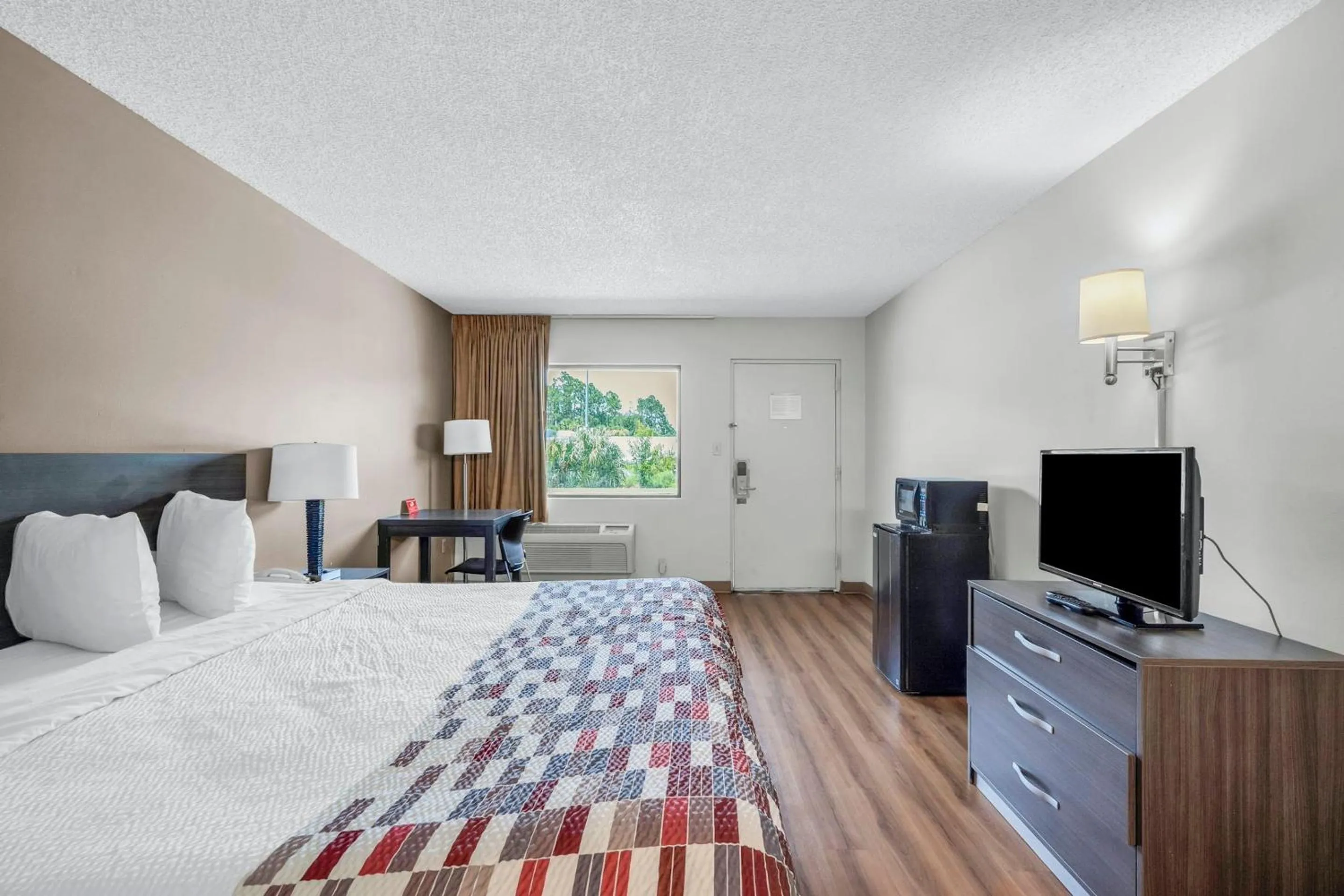 Suite King Room Non-Smoking in Red Roof Inn MacClenny