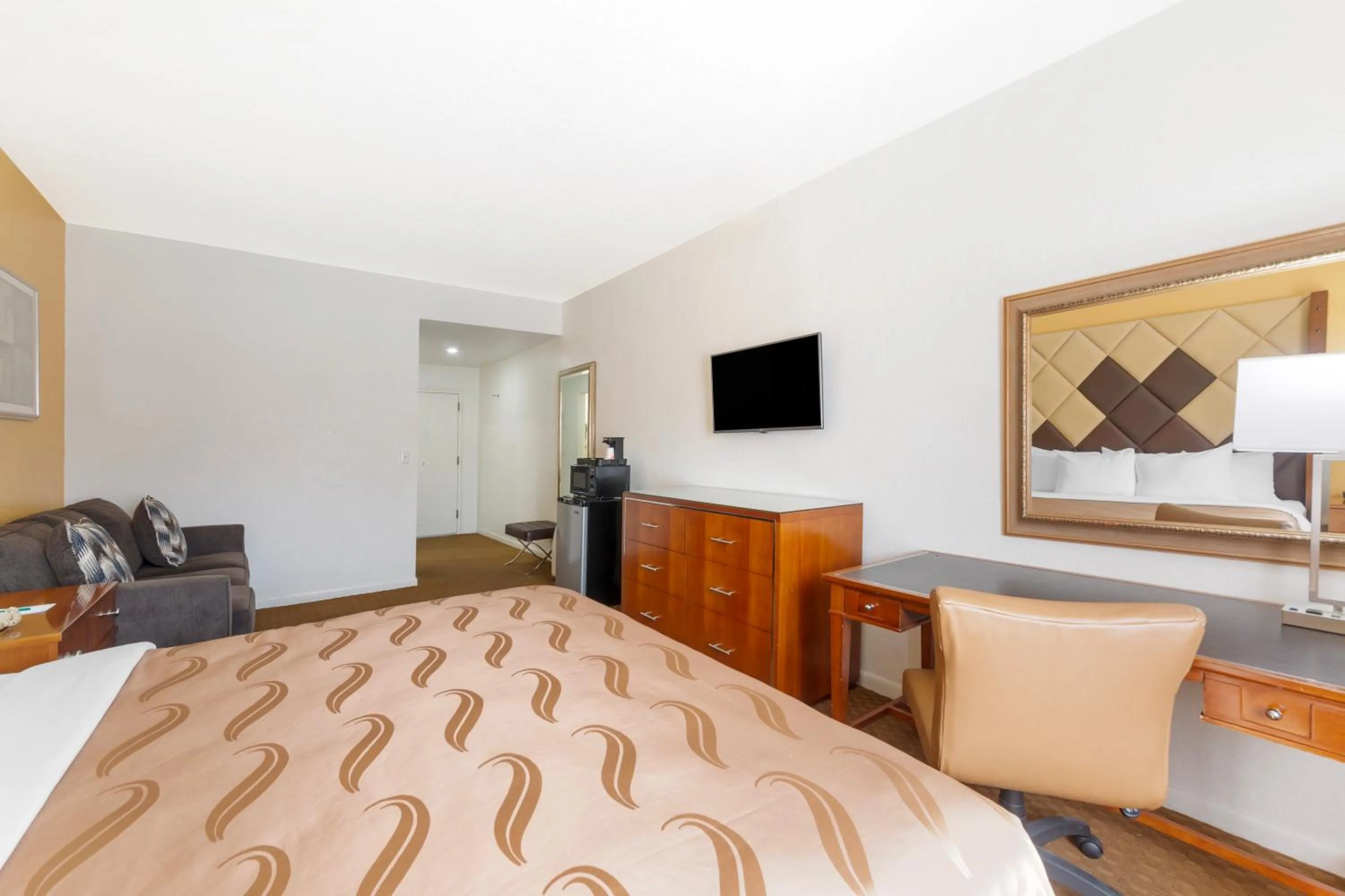 King Room with Shower - Disability Access/Non-Smoking - Interior Hall in Quality Inn Florida City - Gateway to the Keys