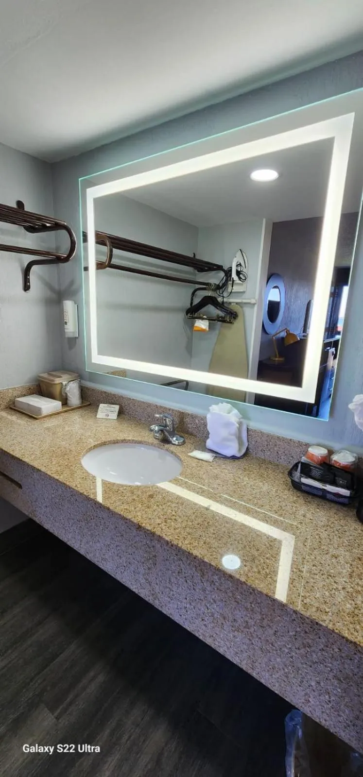 King Room - Non-Smoking in Quality Inn & Suites Gulf Breeze Bayside near Pensacola Beach