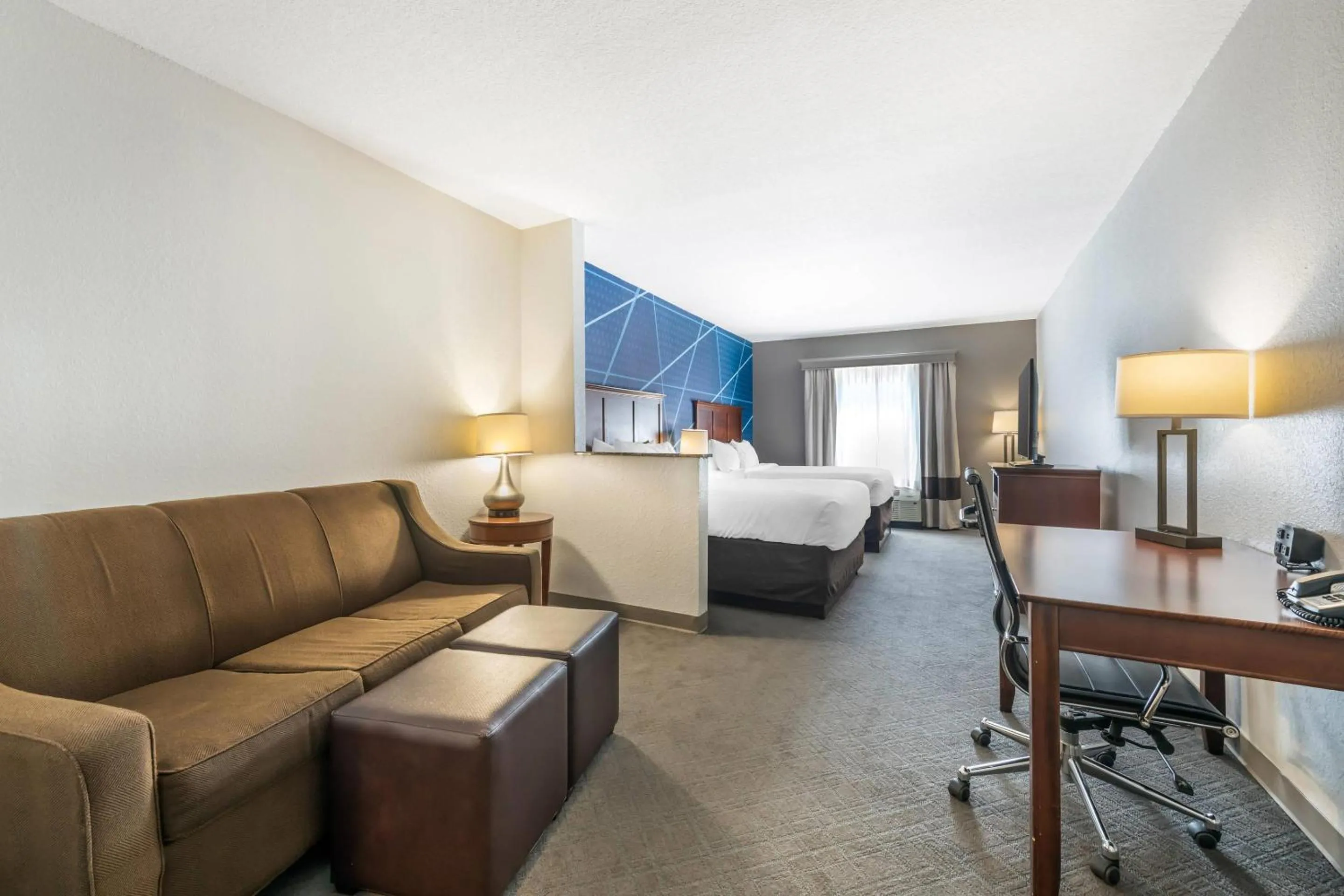 Queen Suite with Two Queen Beds - Disability Access/Non-Smoking in Comfort Suites Ocala North