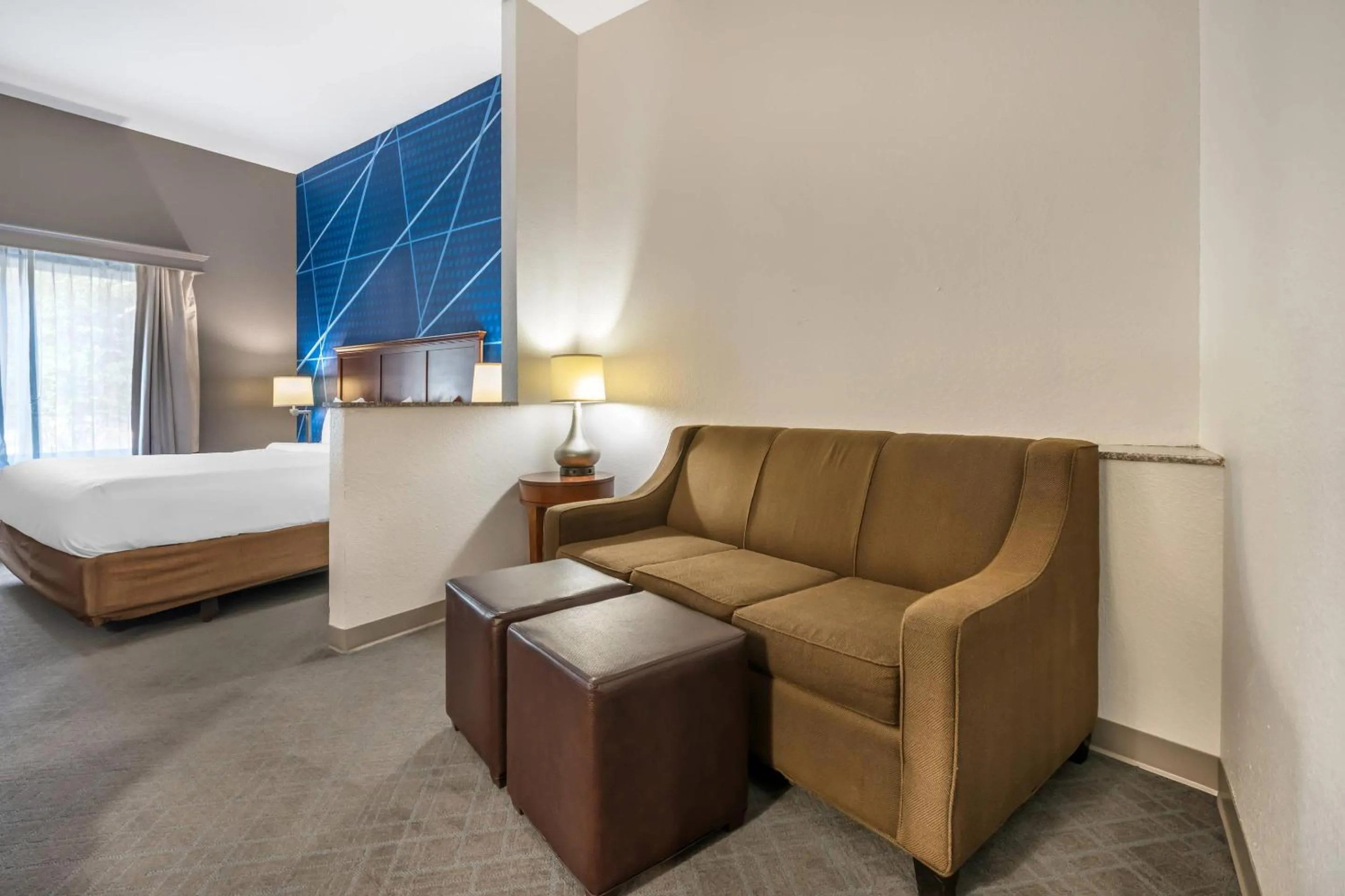 King Suite - Non-Smoking in Comfort Suites Ocala North