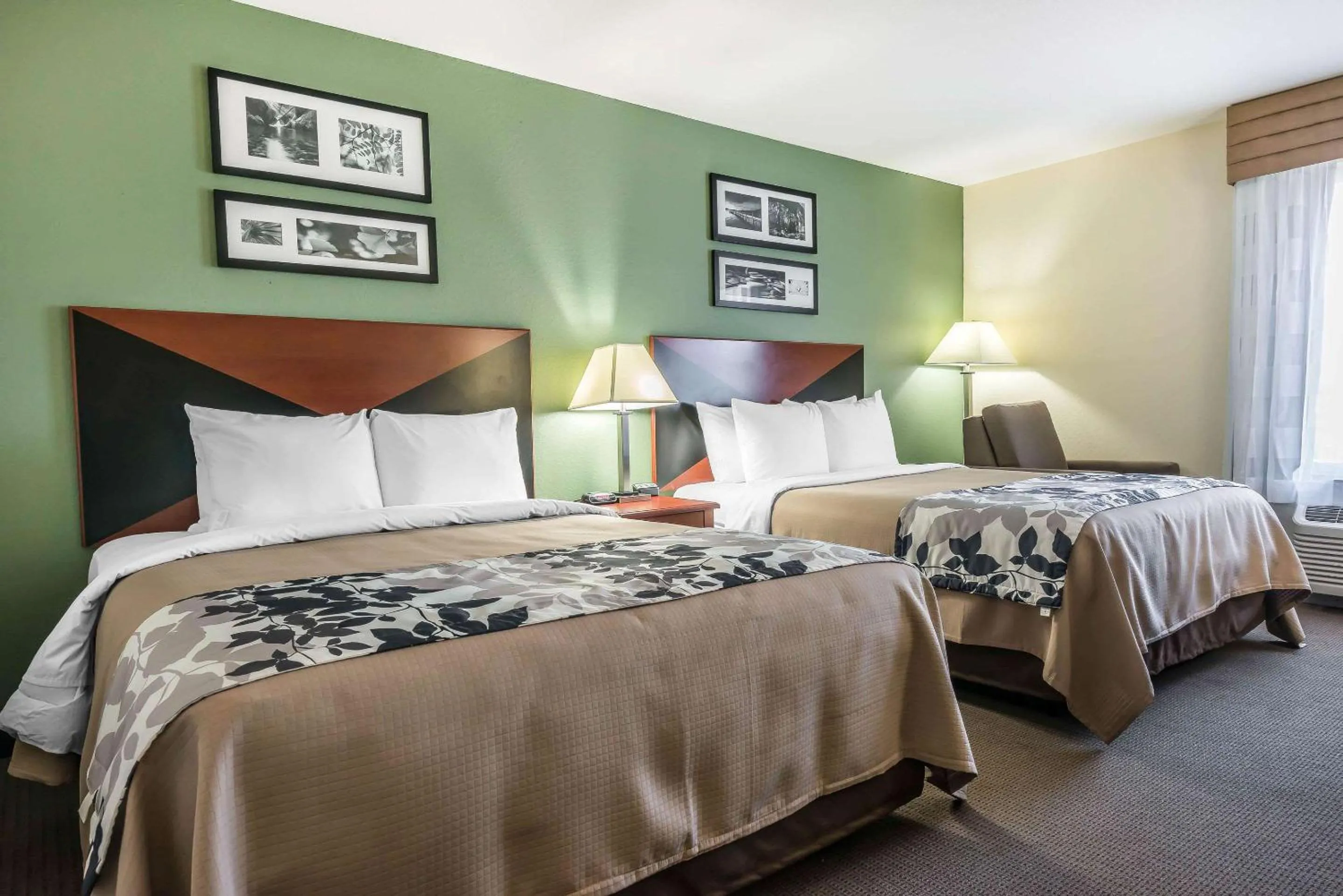 Queen Room with Two Queen Beds - Non-Smoking in Sleep Inn & Suites University-Shands