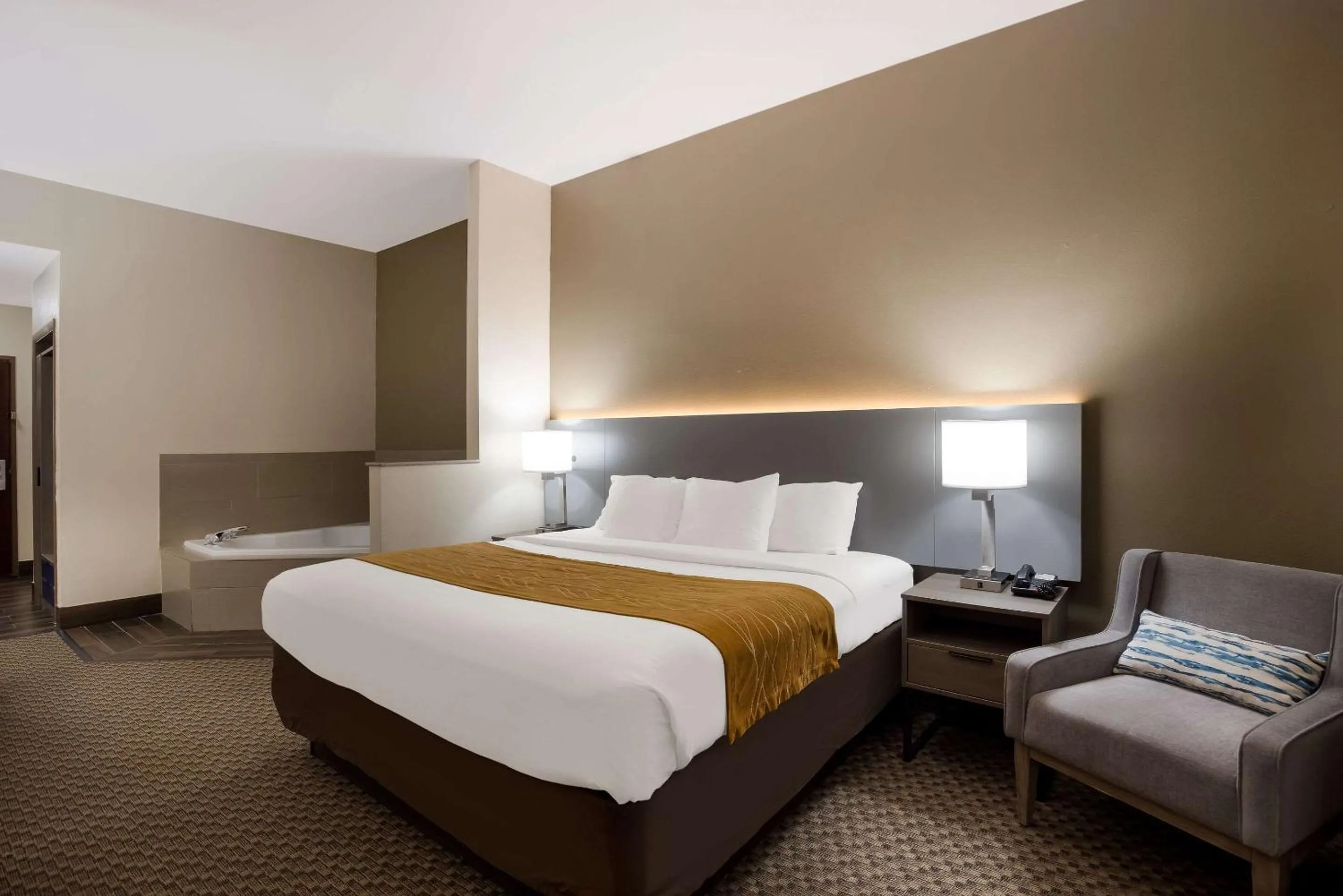 King Room - Non-Smoking in Comfort Inn & Suites Midway - Tallahassee West