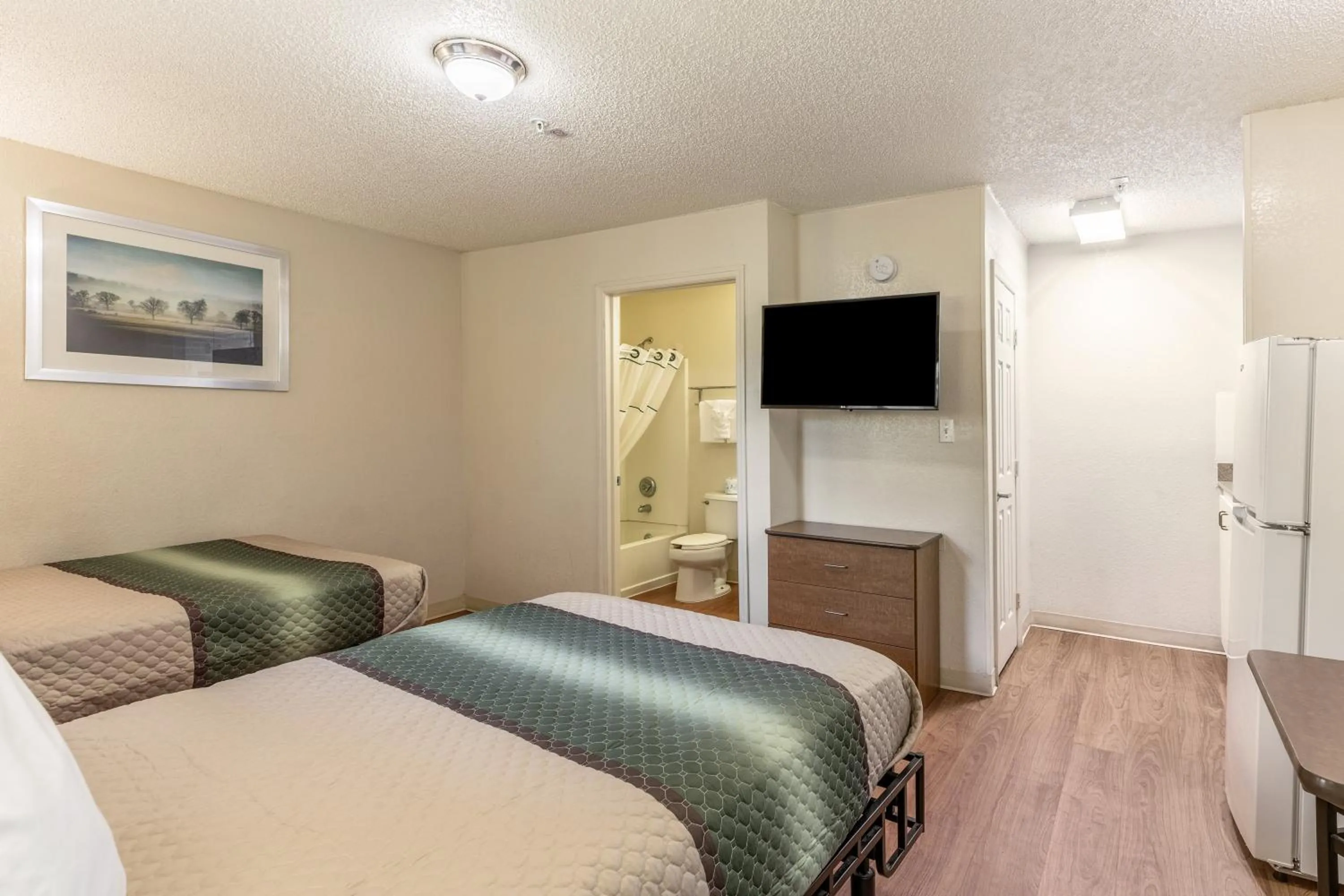 Studio Room with Two Double Beds Smoking in HomeTowne Studios by Red Roof Orlando - Casselberry