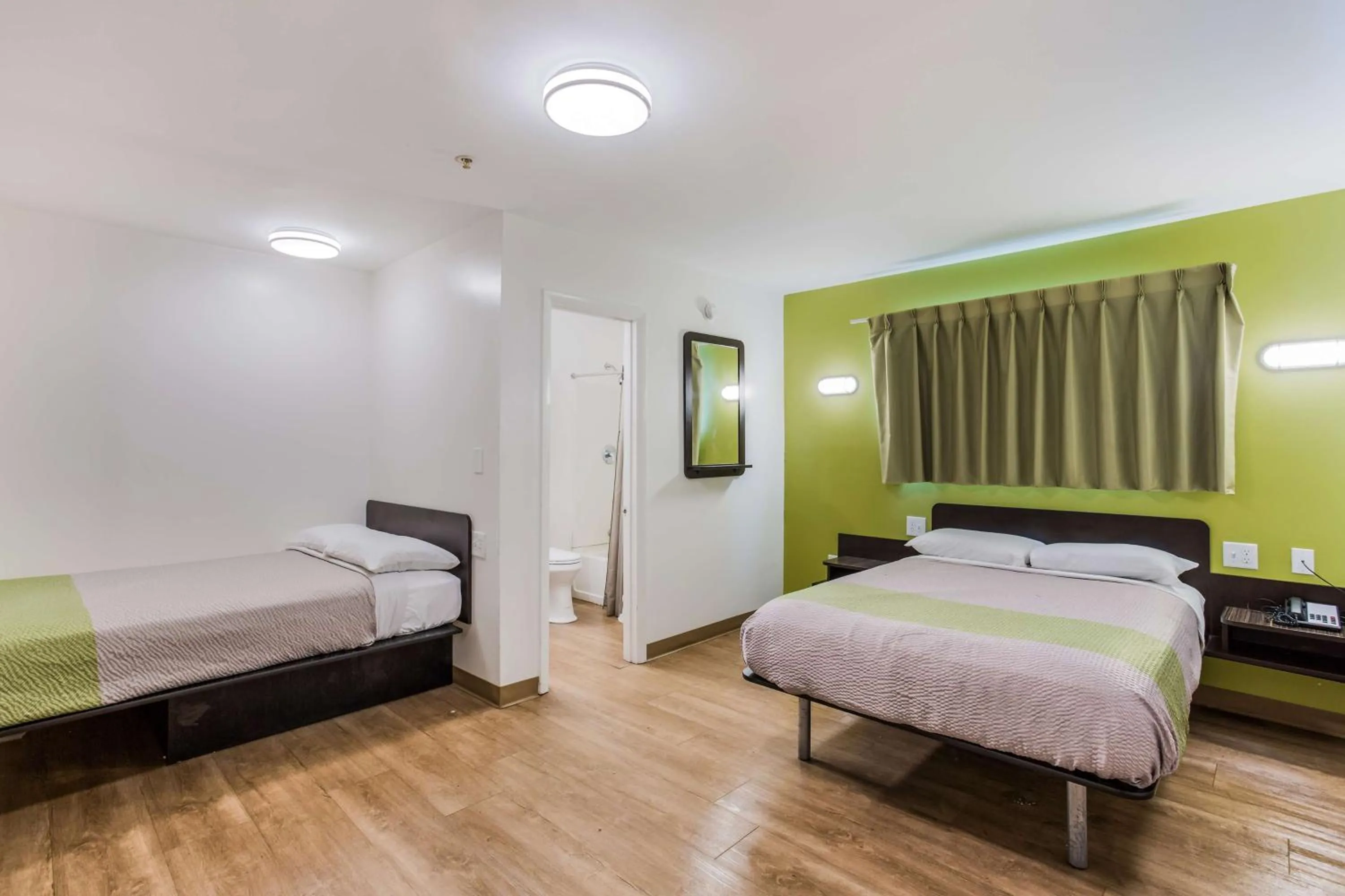 Quadruple Room - single occupancy - Non-Smoking in Motel 6-Jacksonville, FL - South