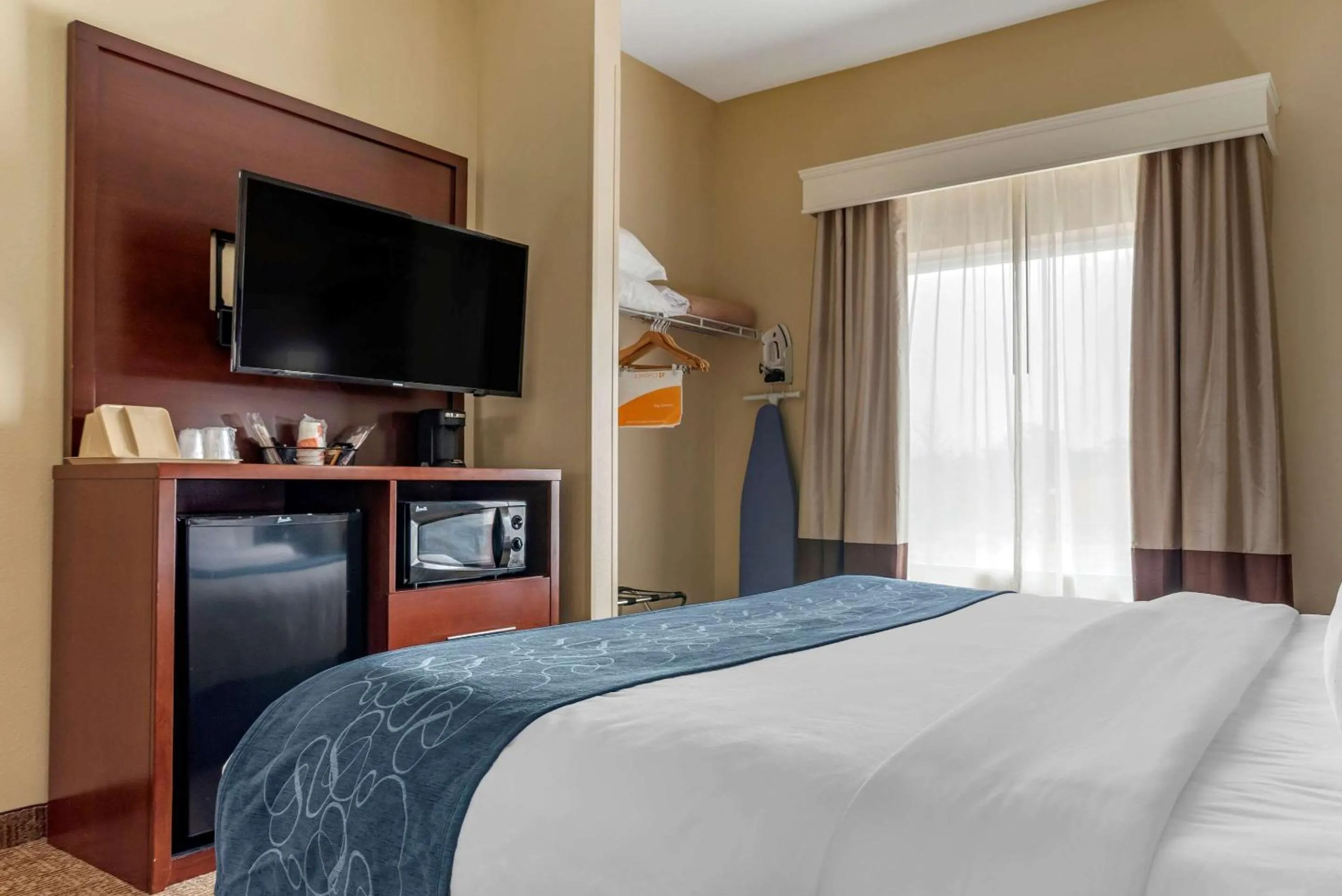 King Suite - Accessible/Non-Smoking in Comfort Suites Niceville Near Eglin Air Force Base