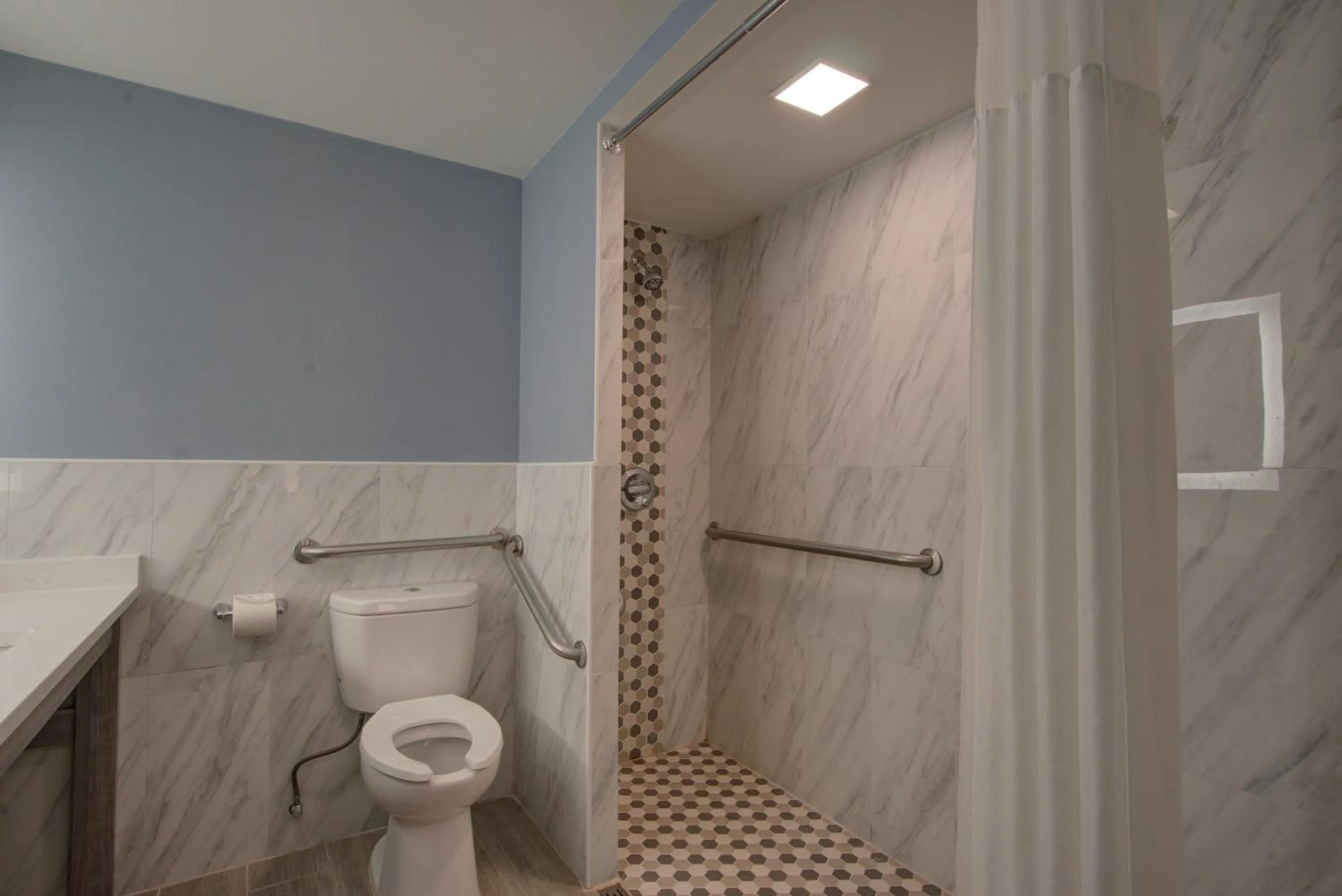 King Room - Accessible/Non-Smoking in Clarion Pointe Tampa-Brandon Near Fairgrounds and Casino