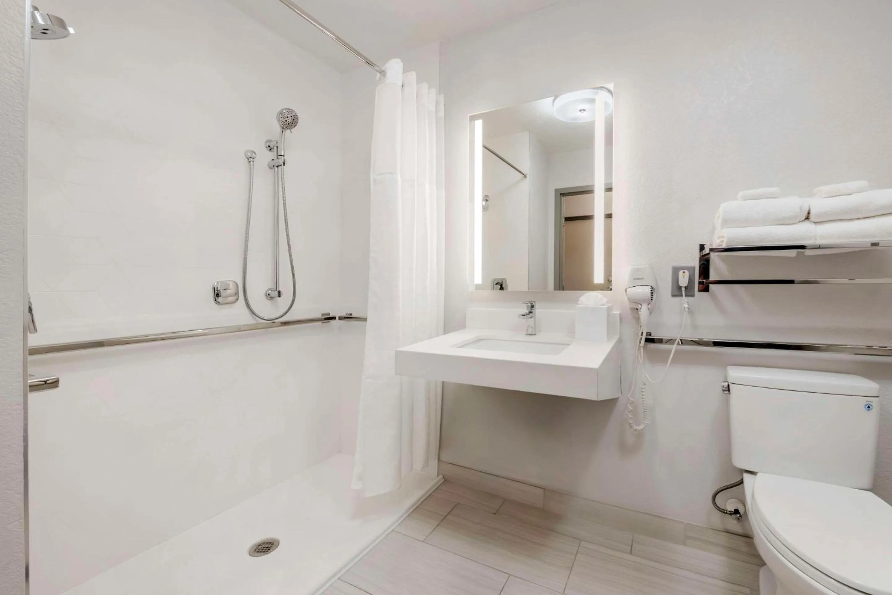 King Room - Disability Access/Non-Smoking in Comfort Inn & Suites Near Universal Orlando Resort-Convention Ctr