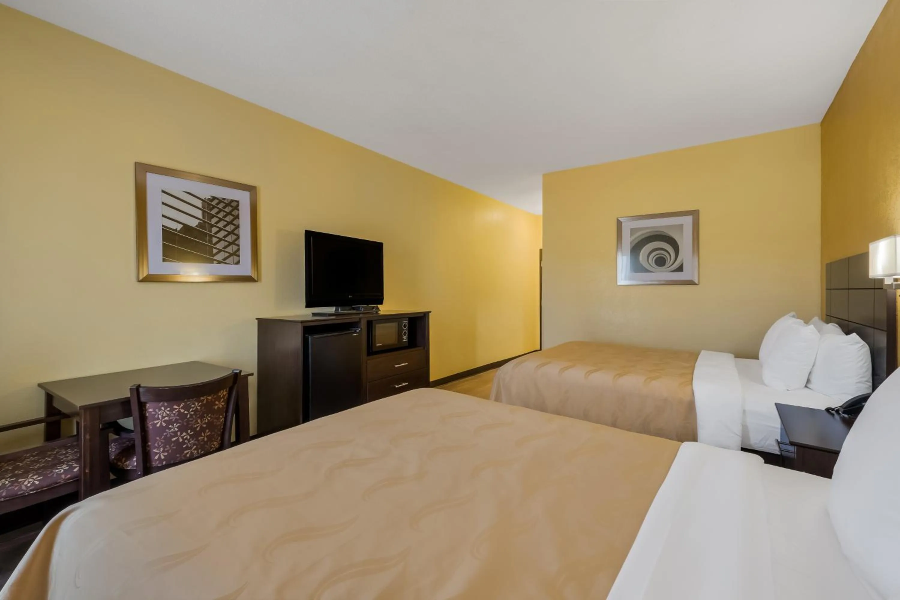 Queen Room with Two Queen Beds in Quality Inn Jefferson at I-85