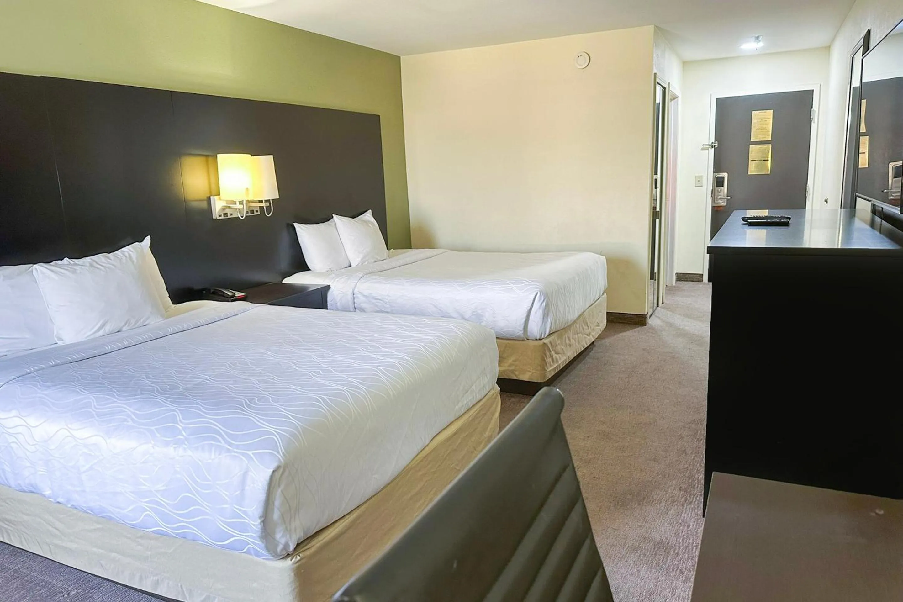 Double Queen Room in OYO Hotel Rome West GA