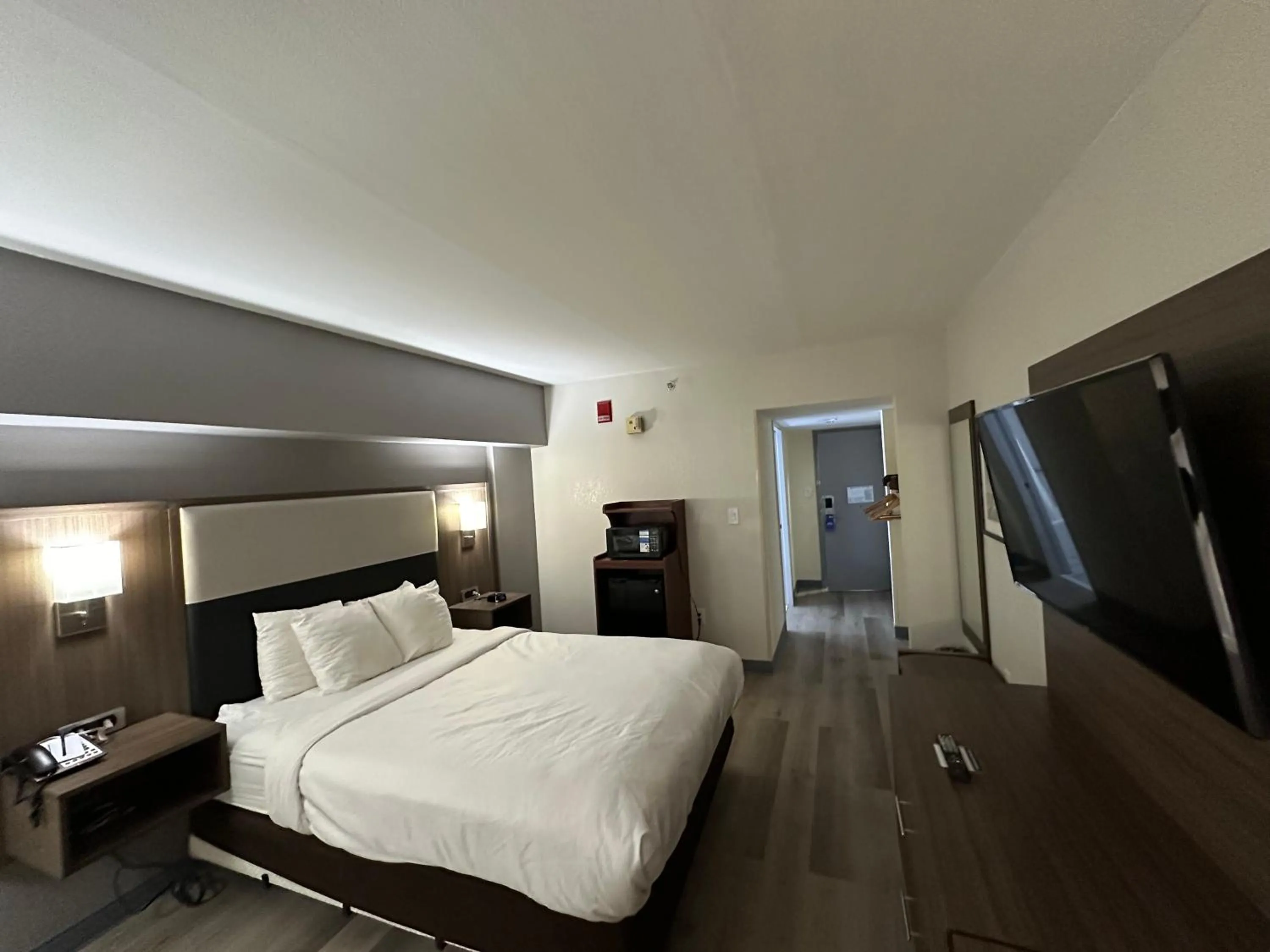 King Room - Accessible/Non-Smoking in Comfort Inn Conyers