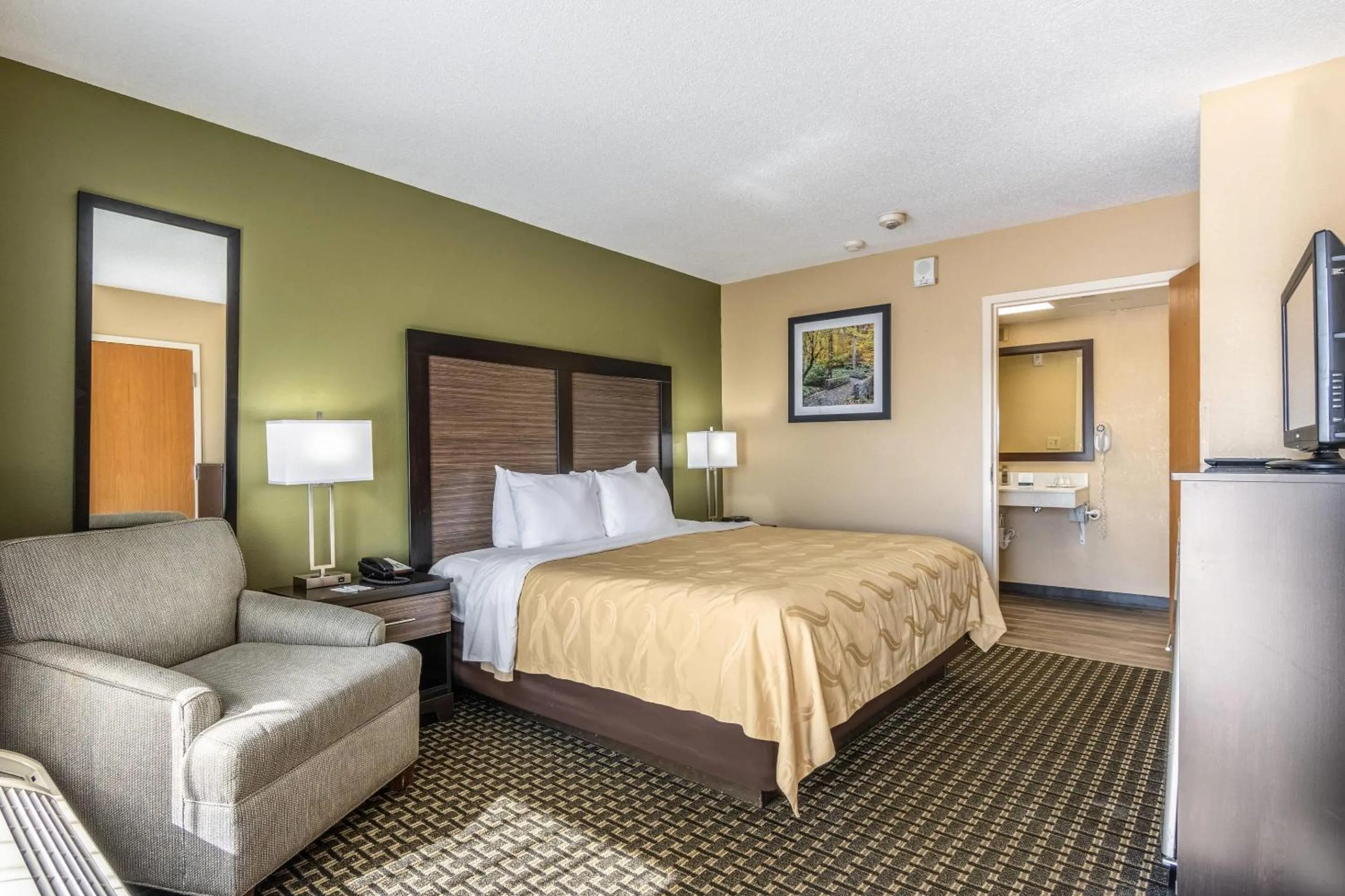 King Room - Accessible/Non-Smoking in Quality Inn Perry - National Fairgrounds Area