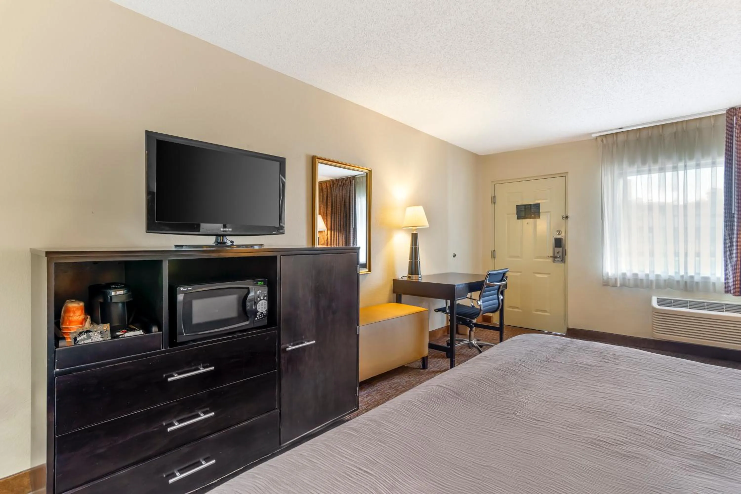 King Room - Non-Smoking in Quality Inn Cordele