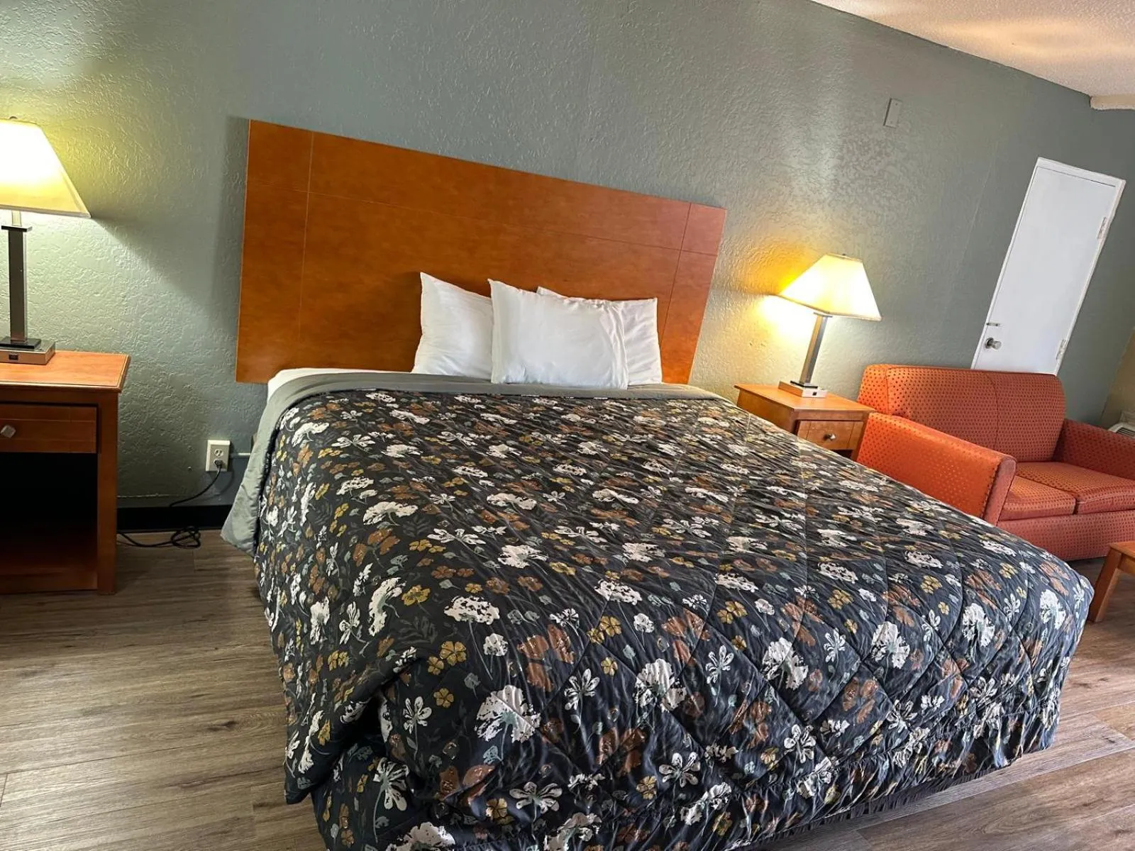 King Room - Smoking  in Rodeway Inn Stone Mountain